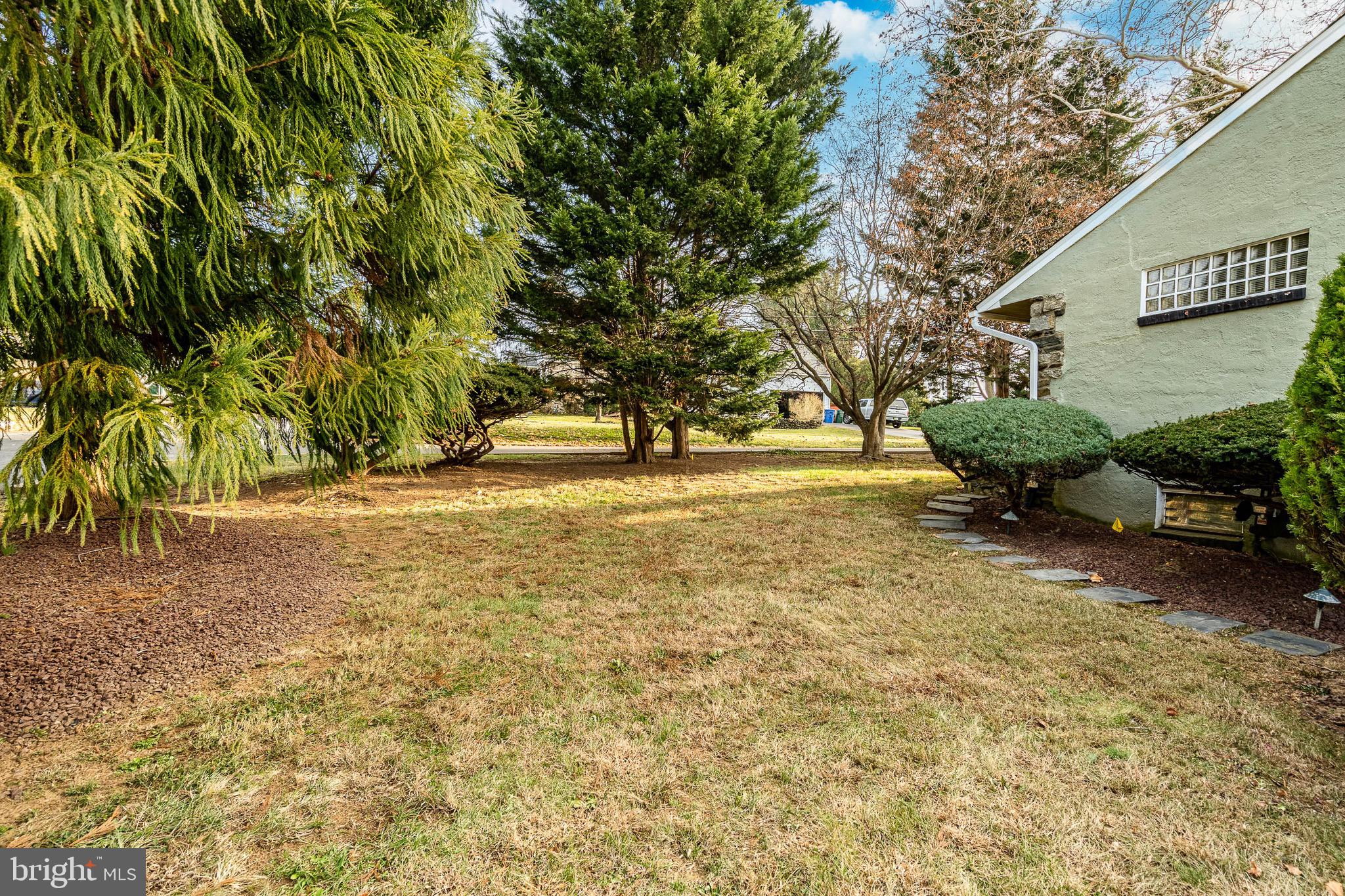 LARCHMONT SQ - Residential