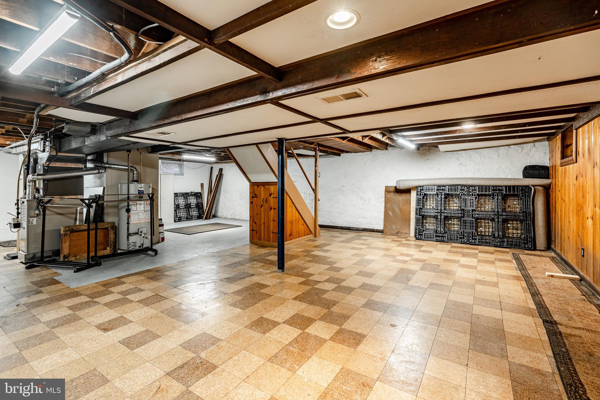 LARCHMONT SQ - Residential