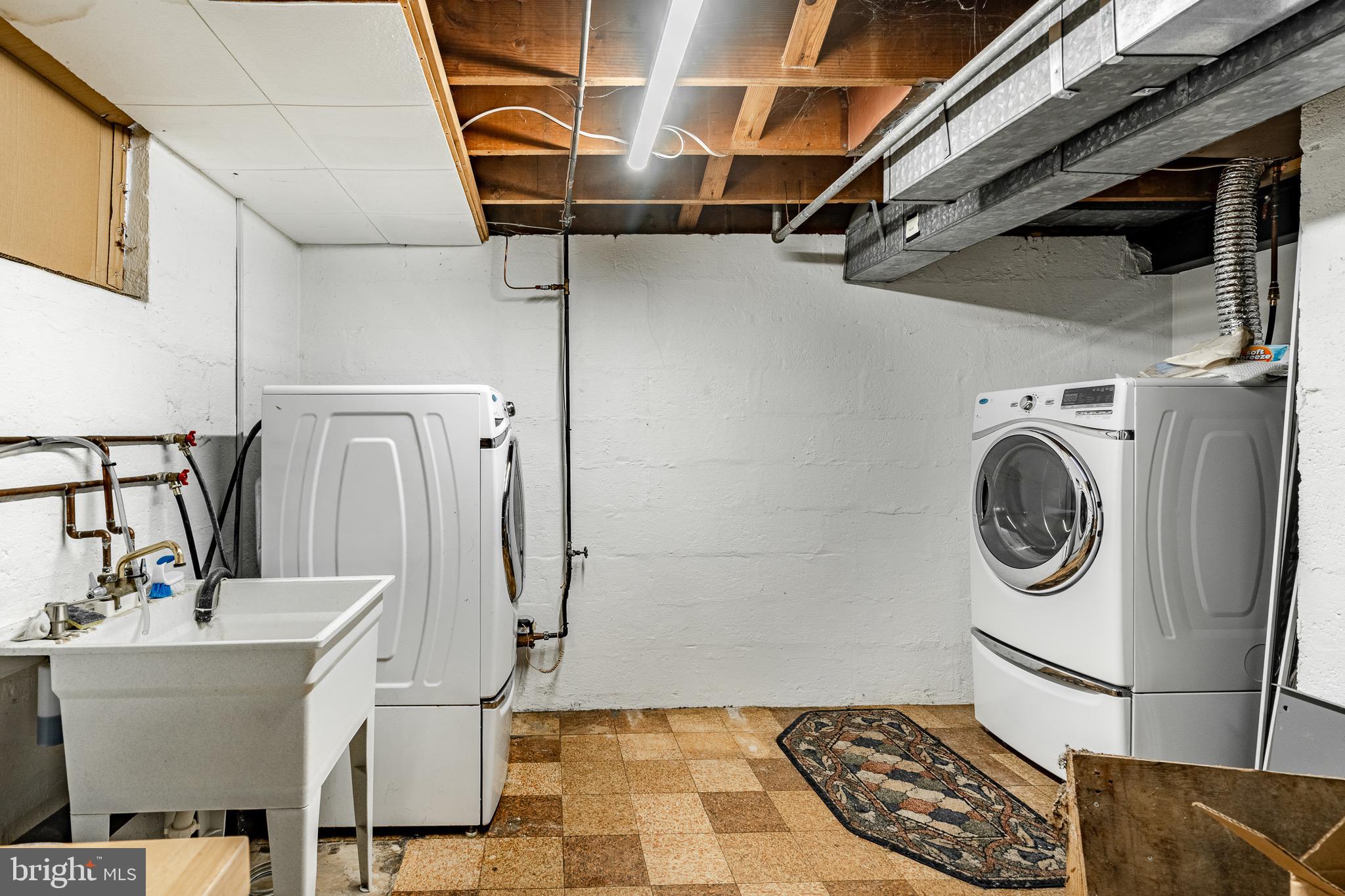 LARCHMONT SQ - Residential