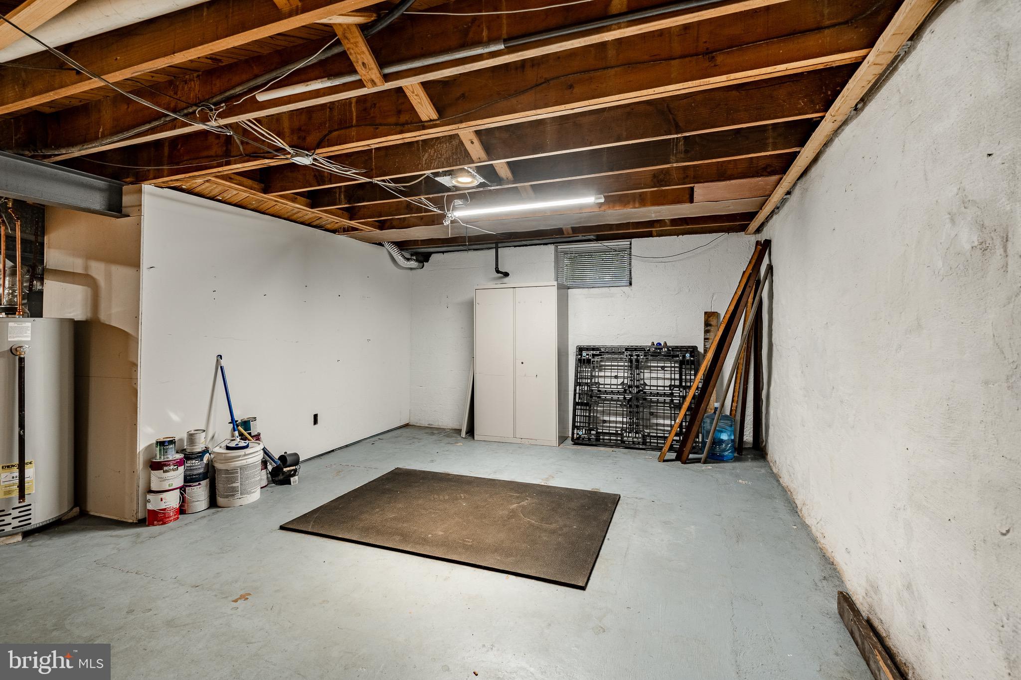 LARCHMONT SQ - Residential