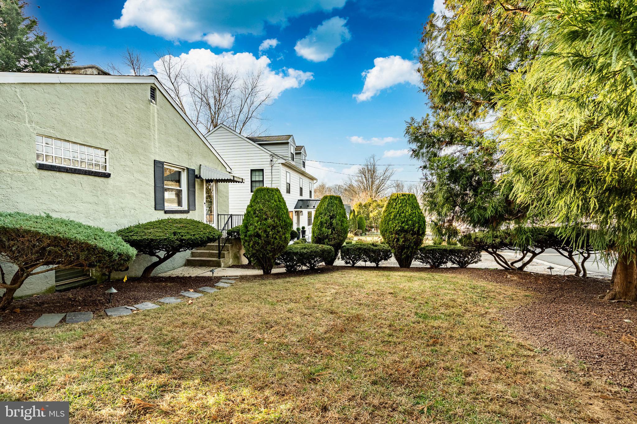 LARCHMONT SQ - Residential