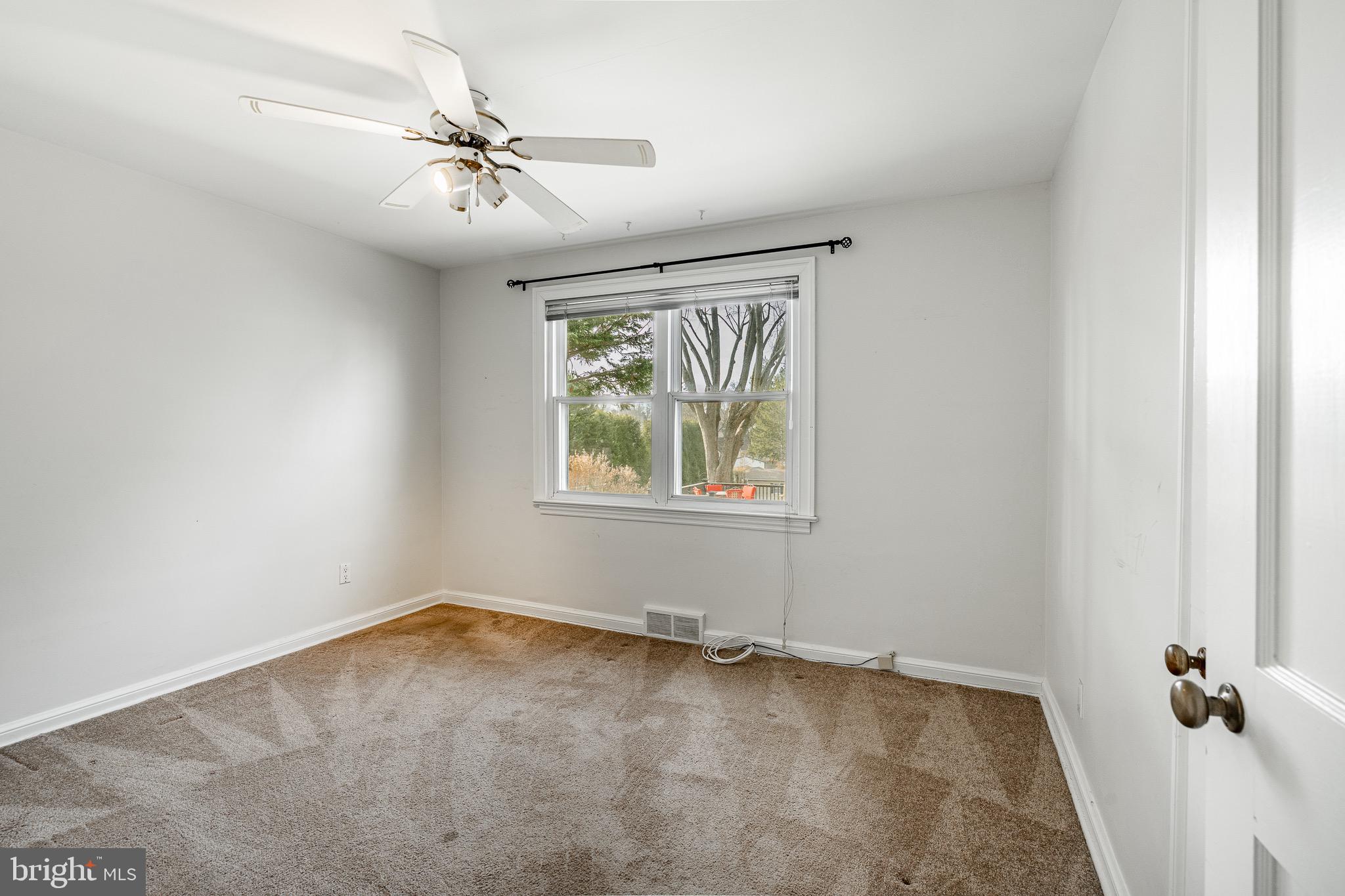 LARCHMONT SQ - Residential