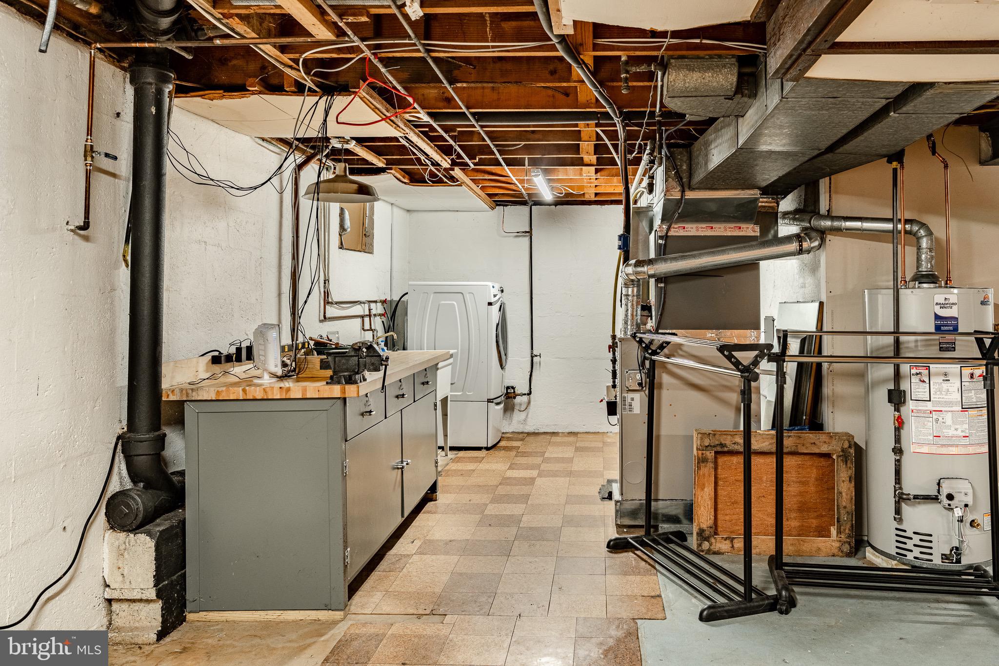 LARCHMONT SQ - Residential