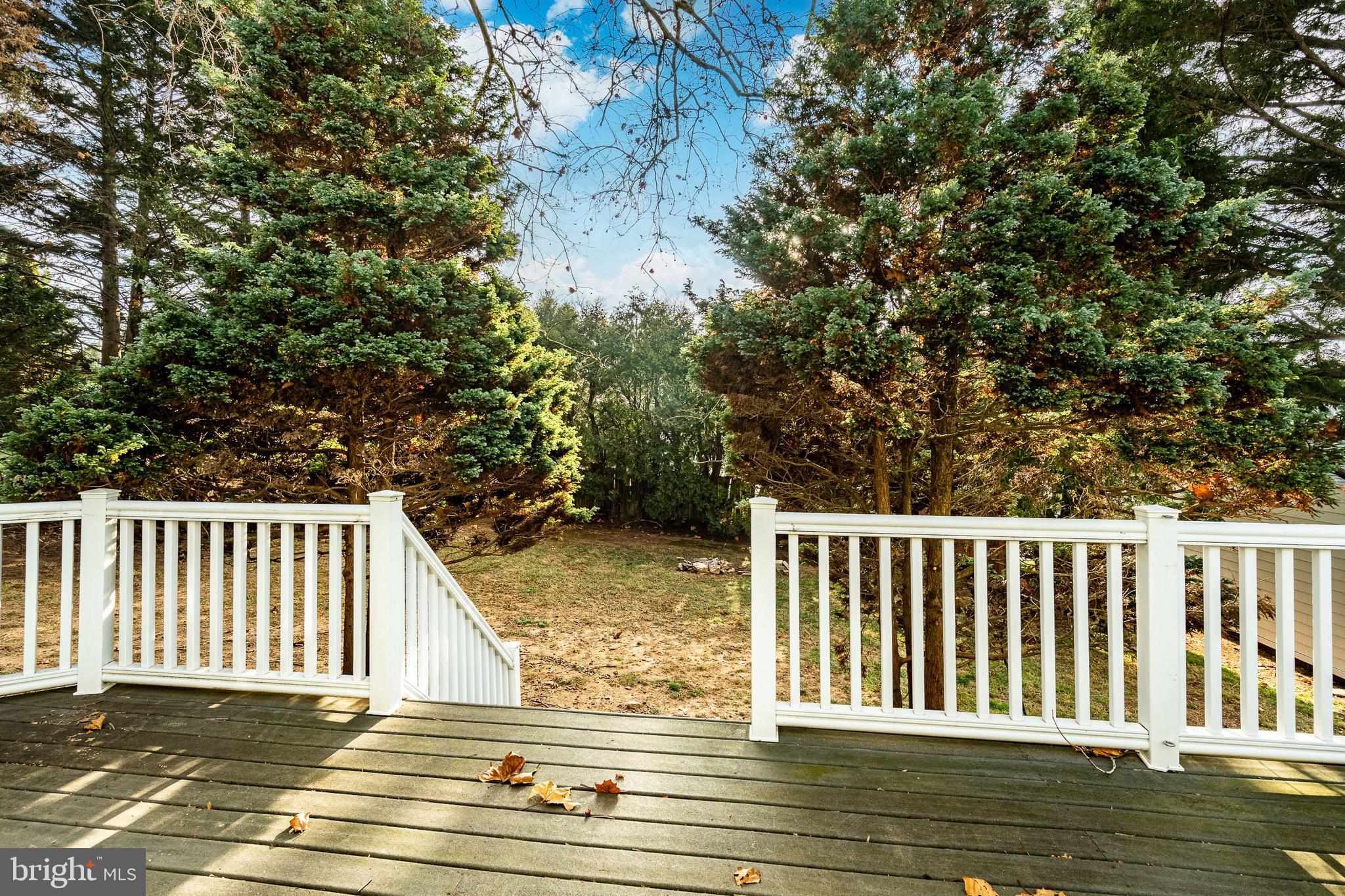 LARCHMONT SQ - Residential