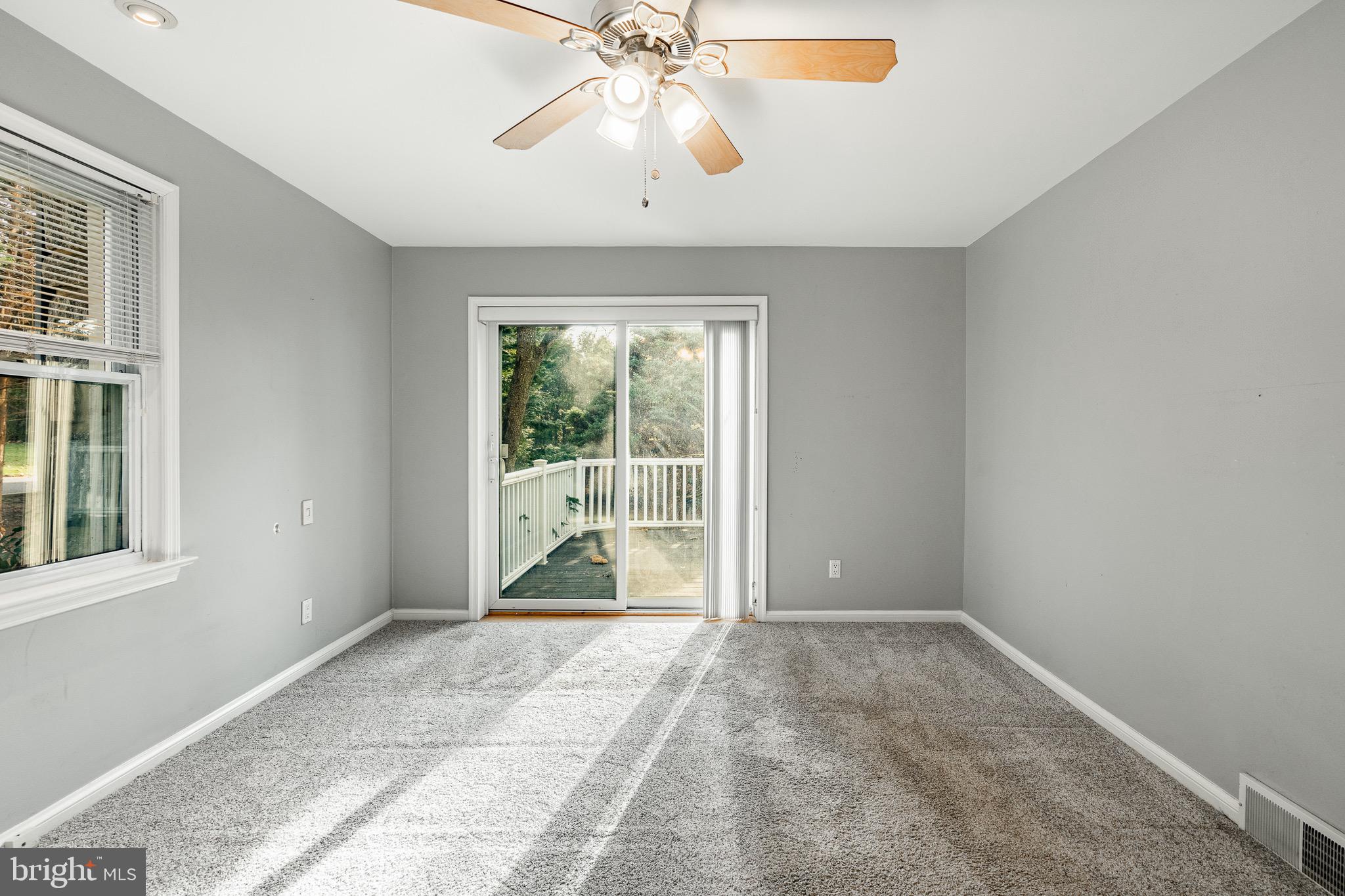 LARCHMONT SQ - Residential