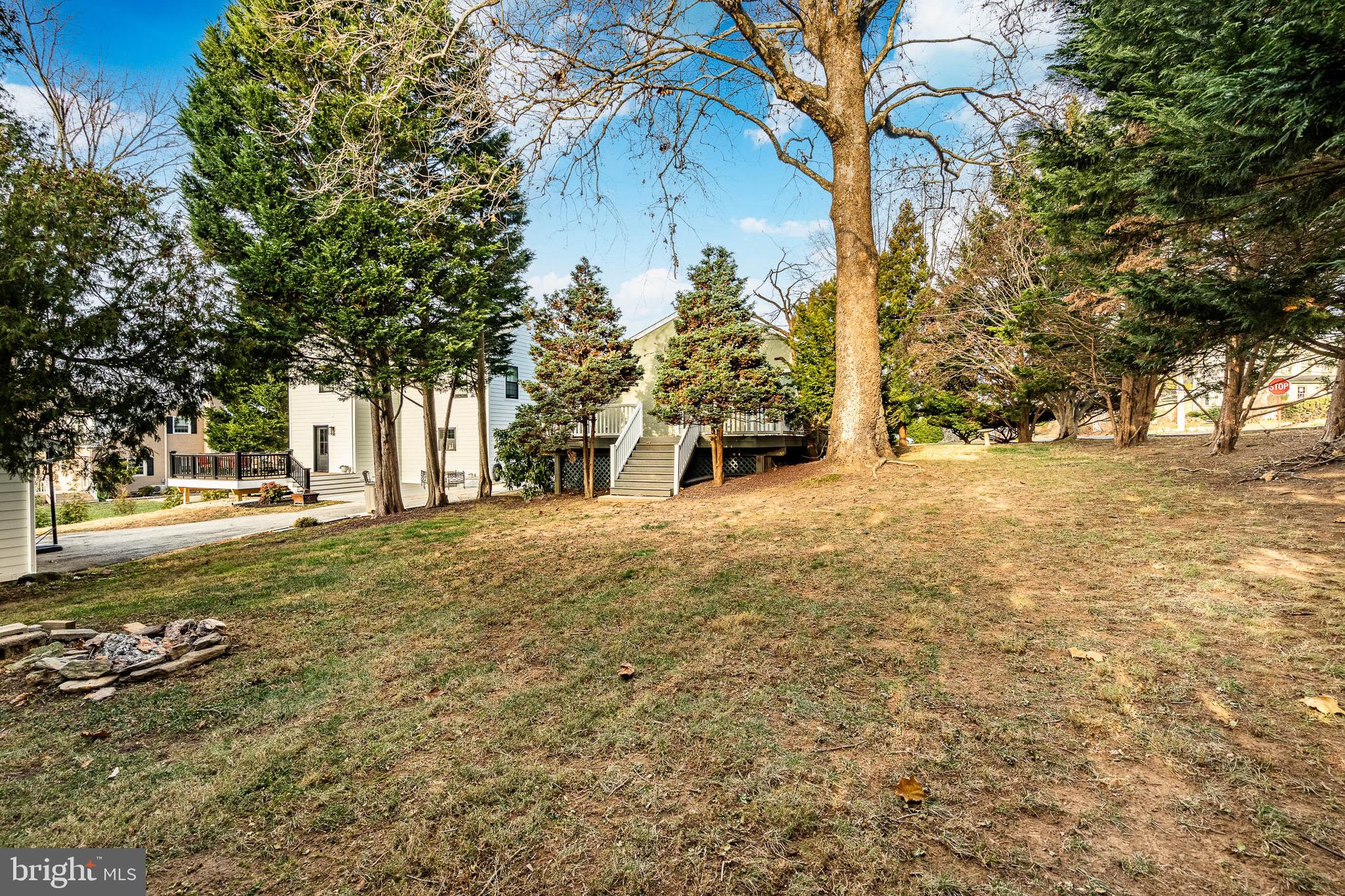 LARCHMONT SQ - Residential