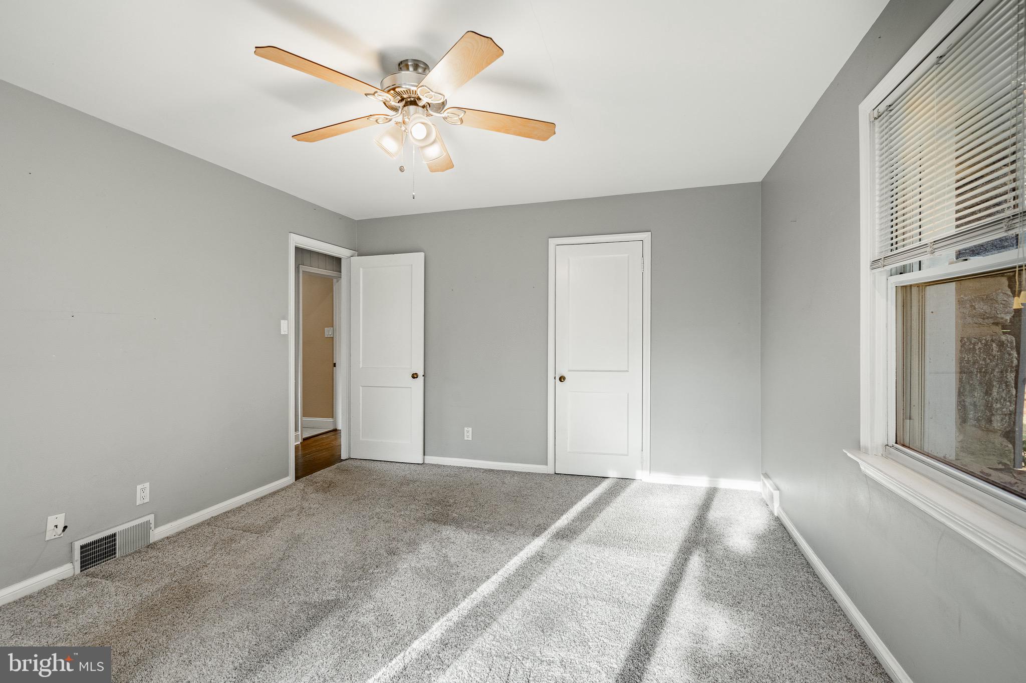 LARCHMONT SQ - Residential