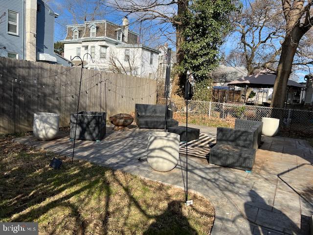 EAST OAK LANE - Residential