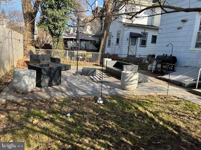 EAST OAK LANE - Residential