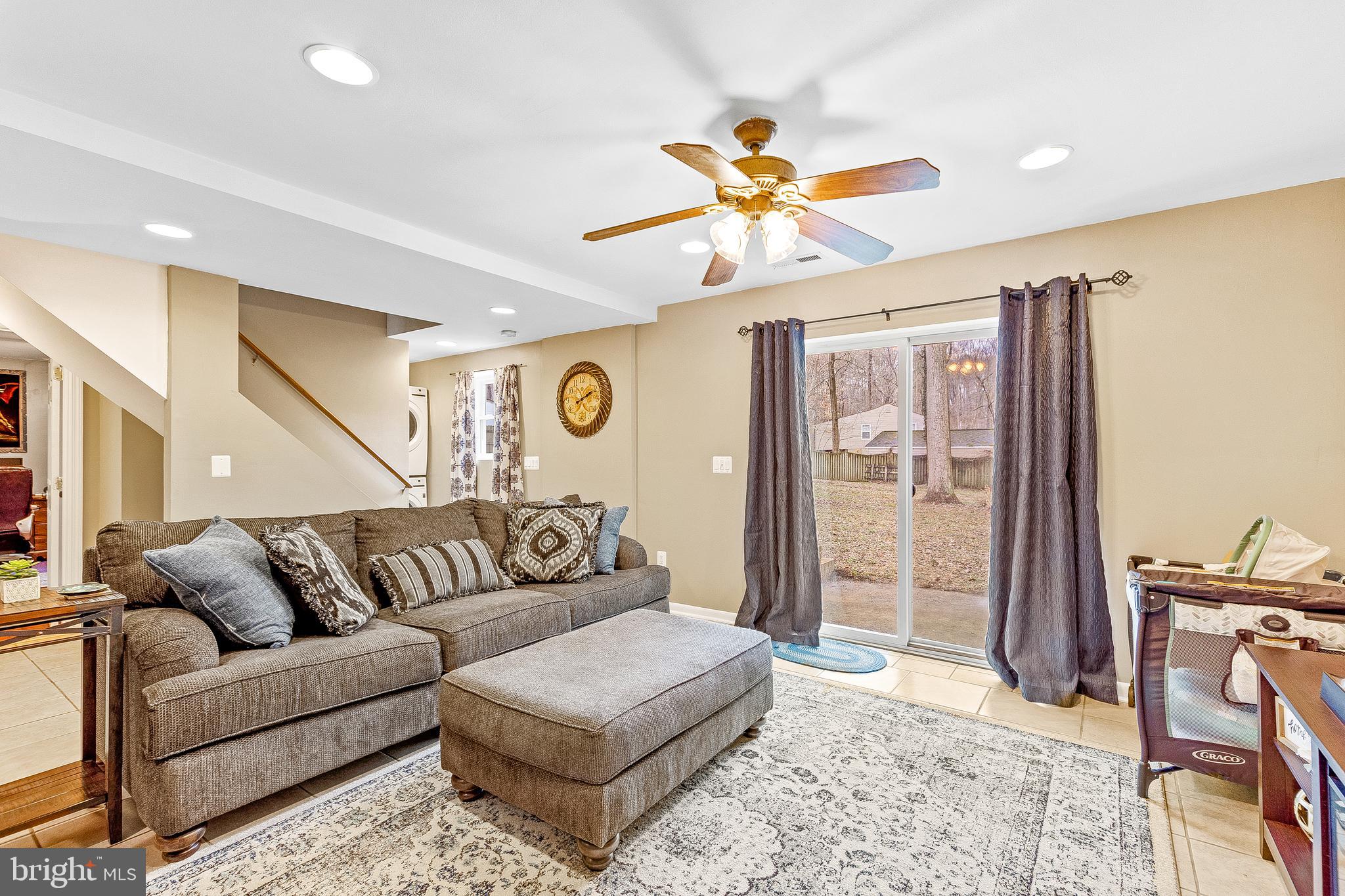 POPLAR WOODS - Residential