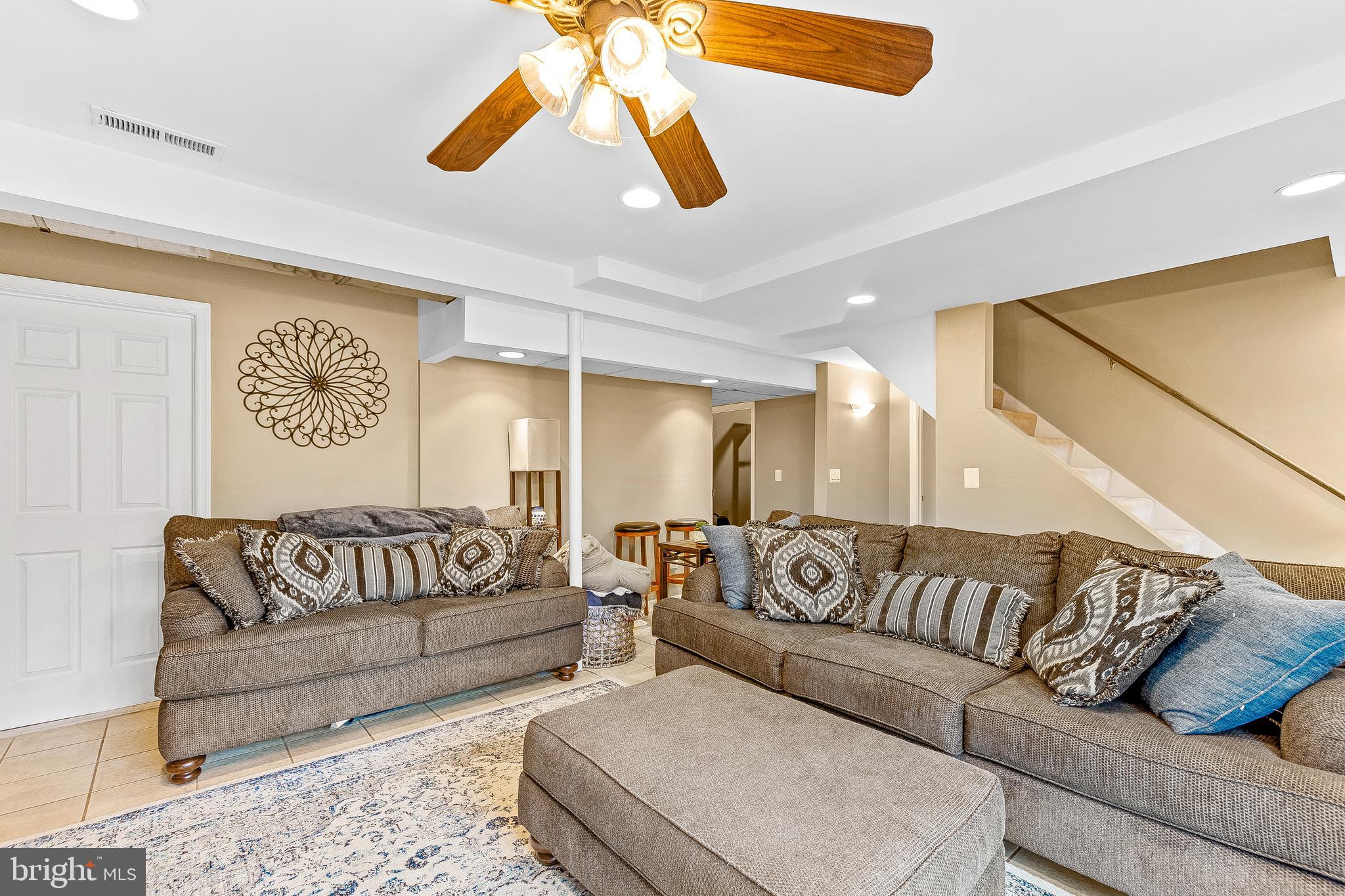 POPLAR WOODS - Residential