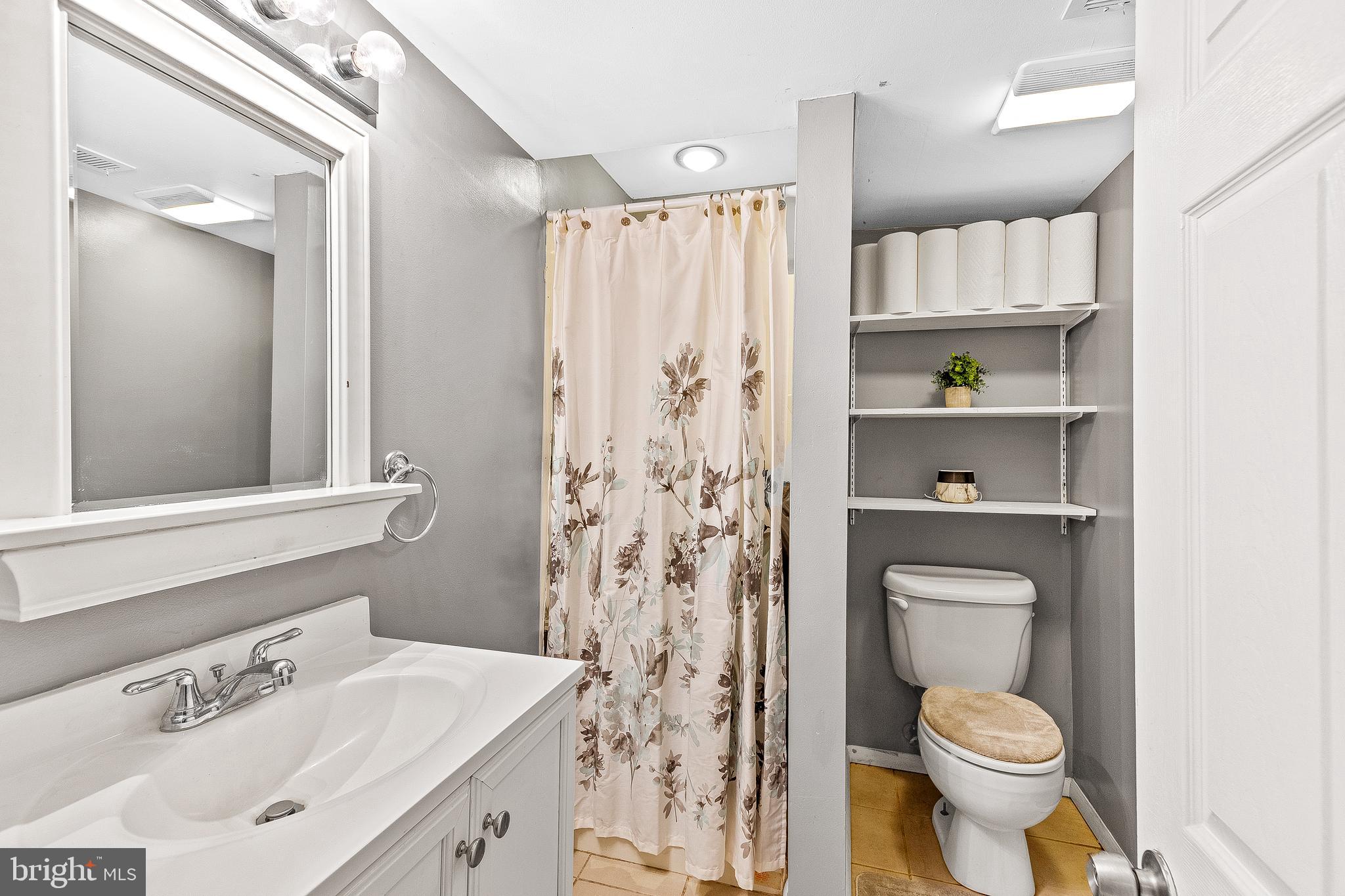 POPLAR WOODS - Residential