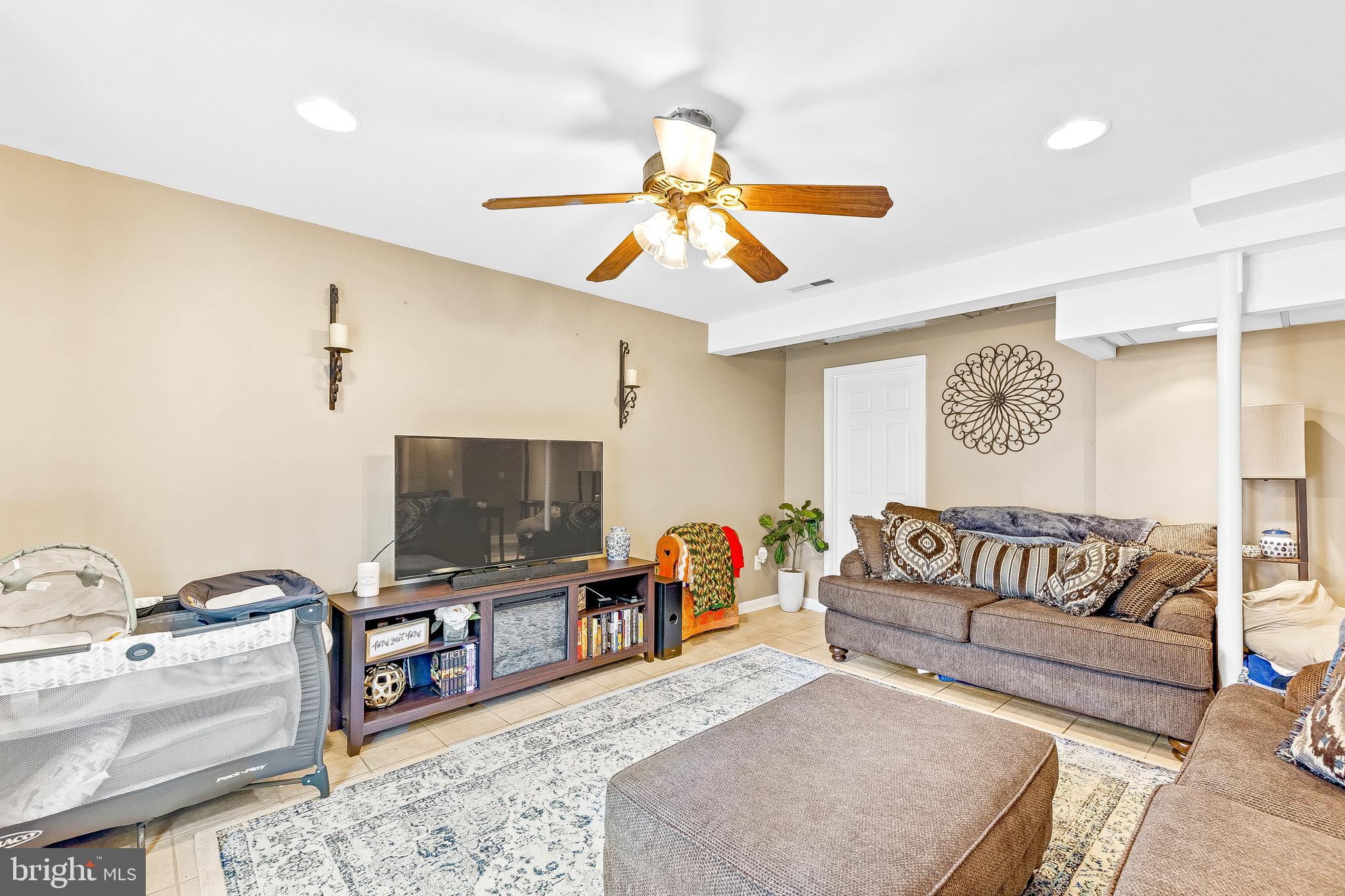 POPLAR WOODS - Residential