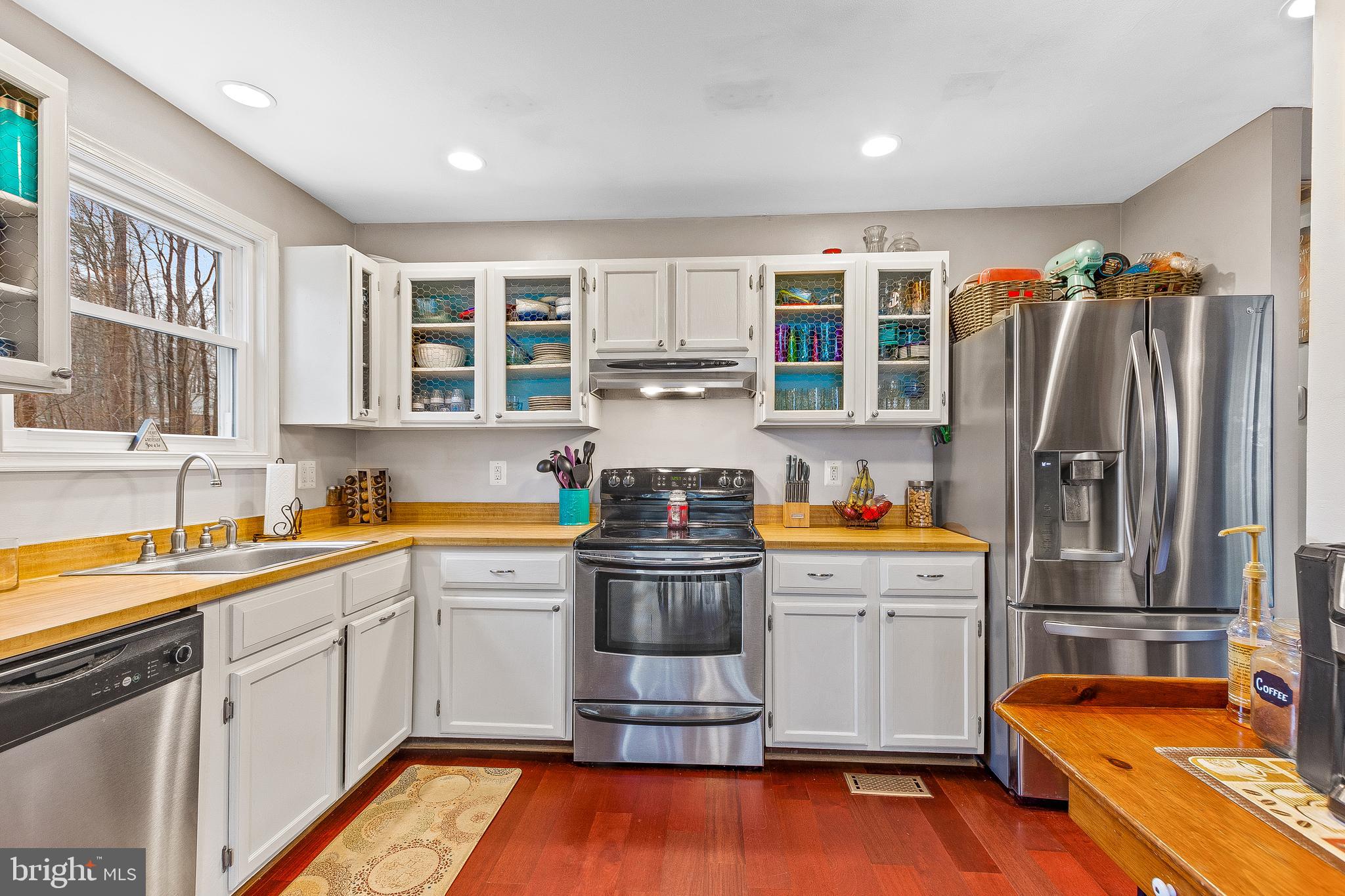 POPLAR WOODS - Residential