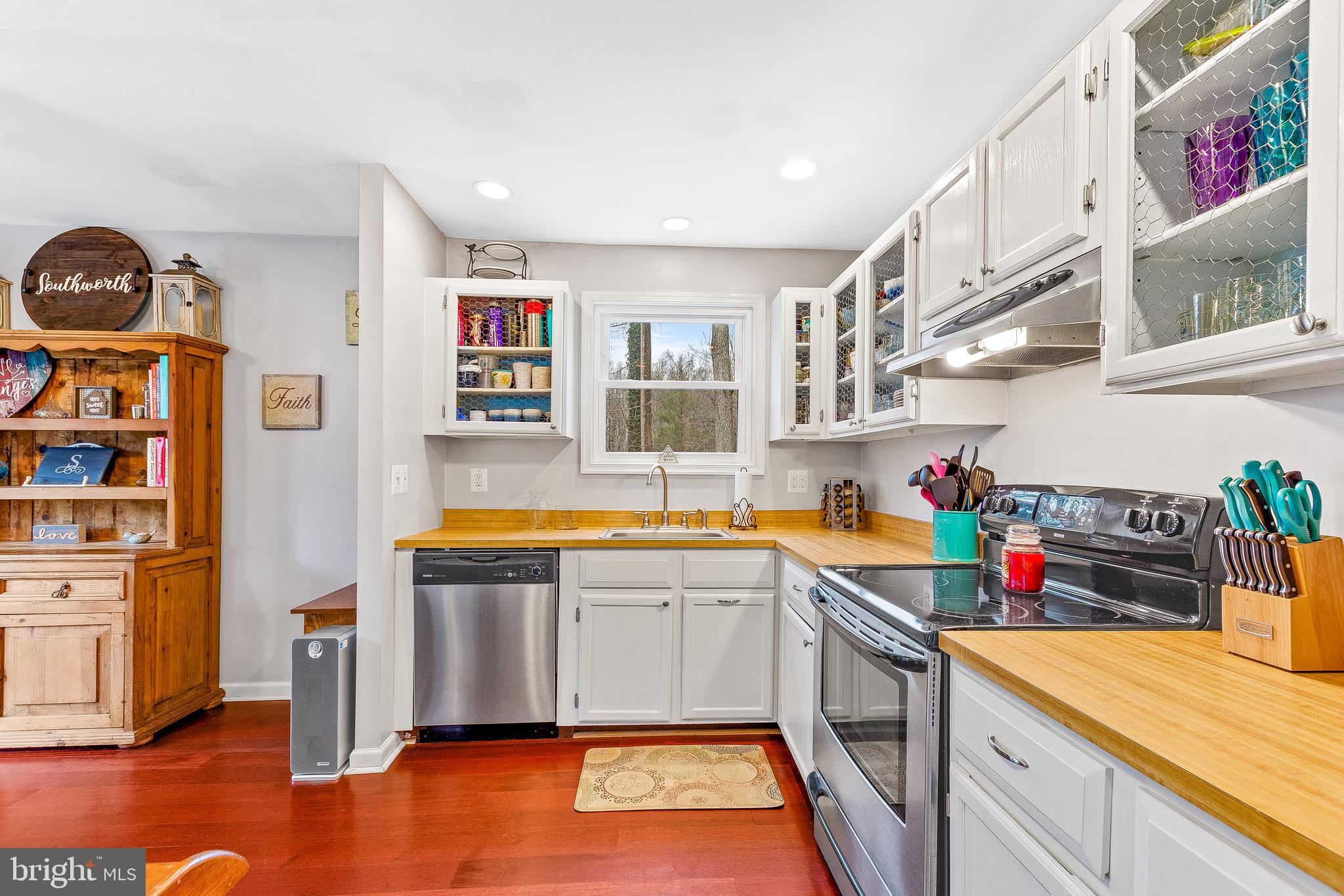 POPLAR WOODS - Residential