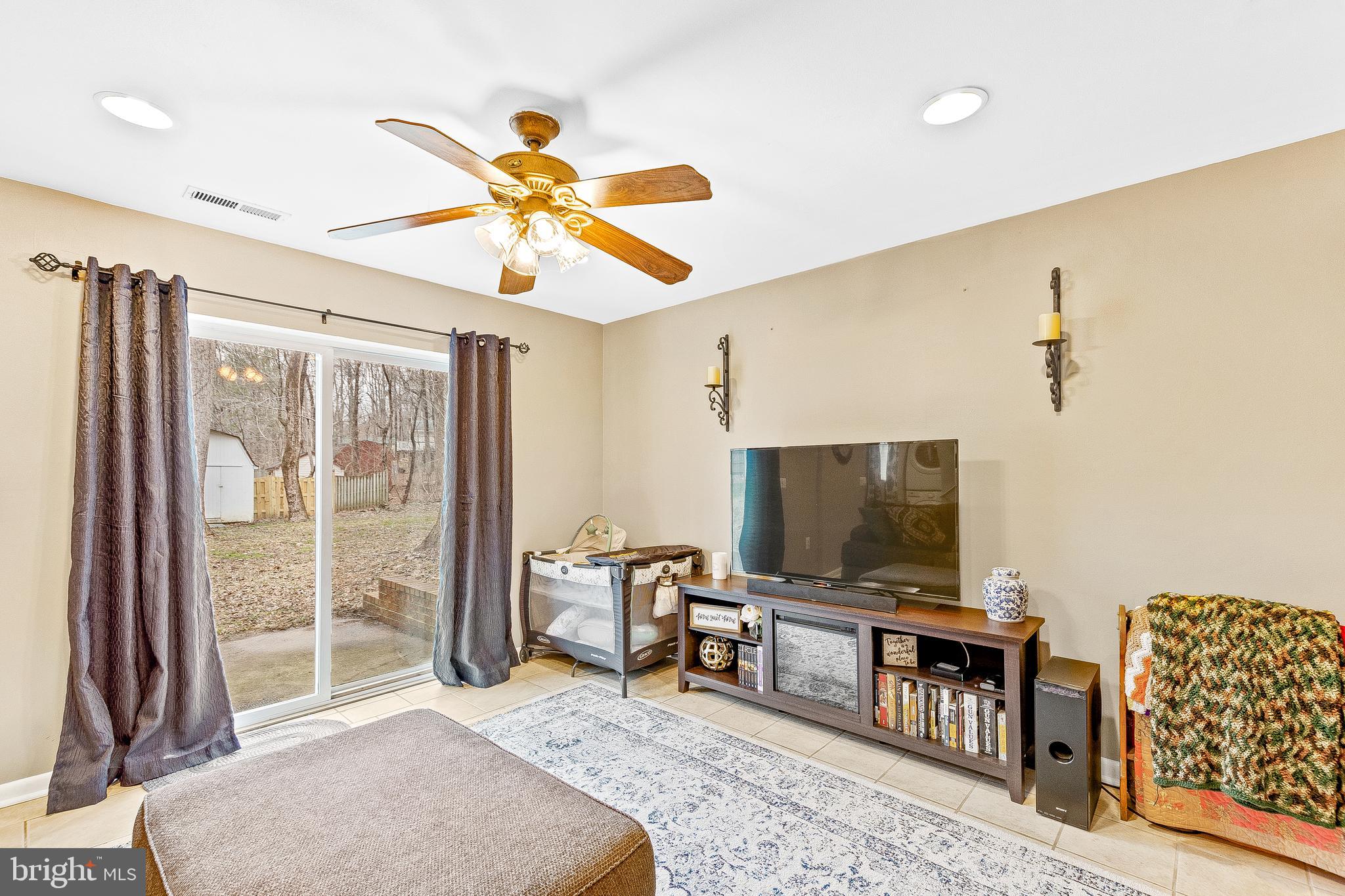 POPLAR WOODS - Residential