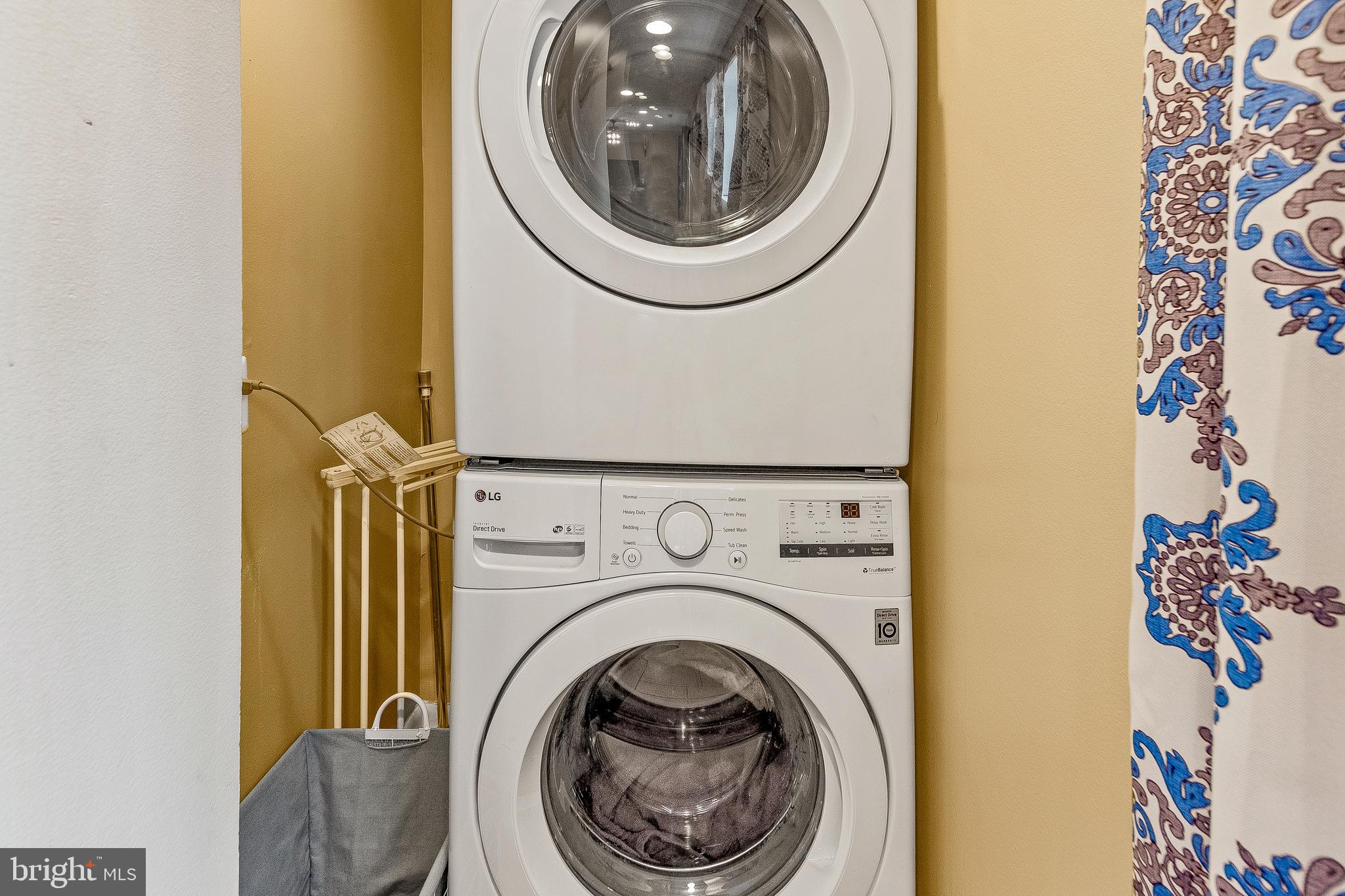 POPLAR WOODS - Residential