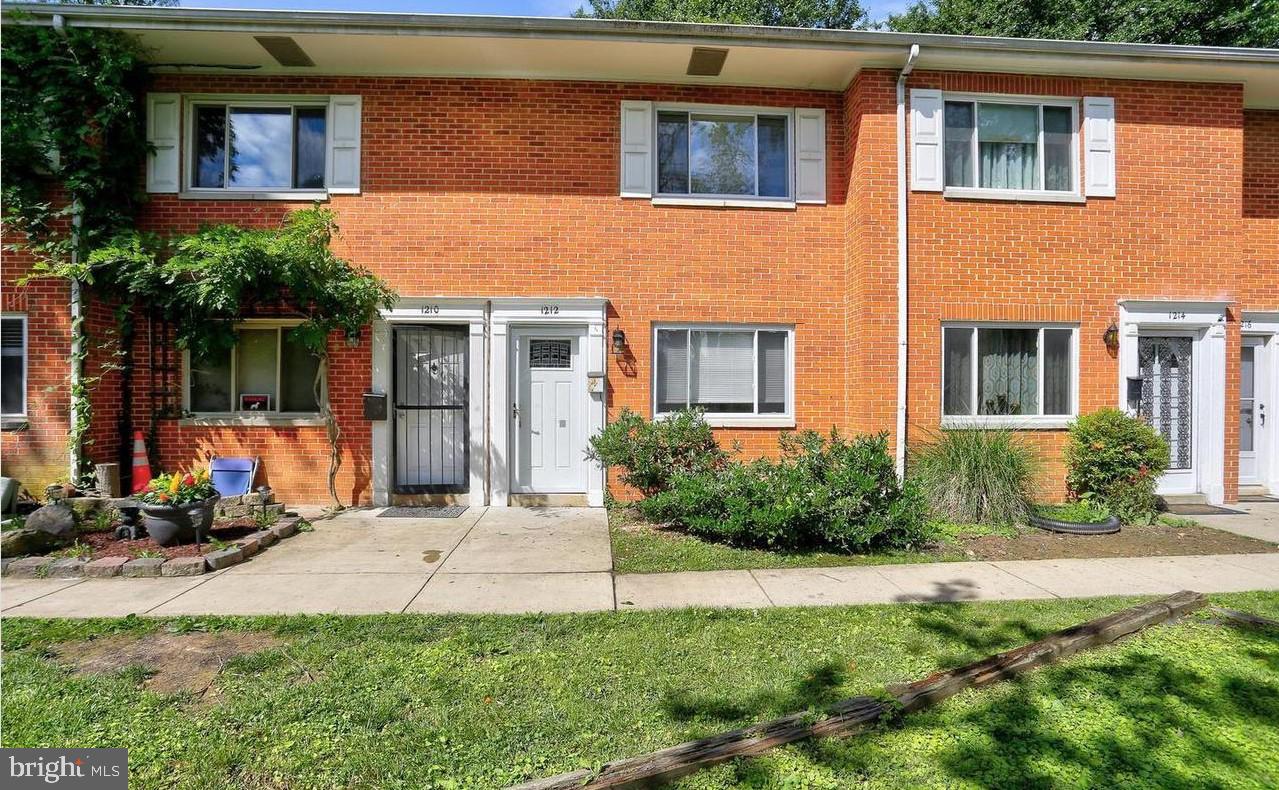 Charming 2 bedroom, 1.5 bathroom townhome with hardwood floors, recessed lighting, stainless steel appliances and granite countertops, and private patio. In unit washer and dryer. Quiet and convenient location with supermarket just across the street. Unit comes with one reserved parking space. Schedule a tour today!