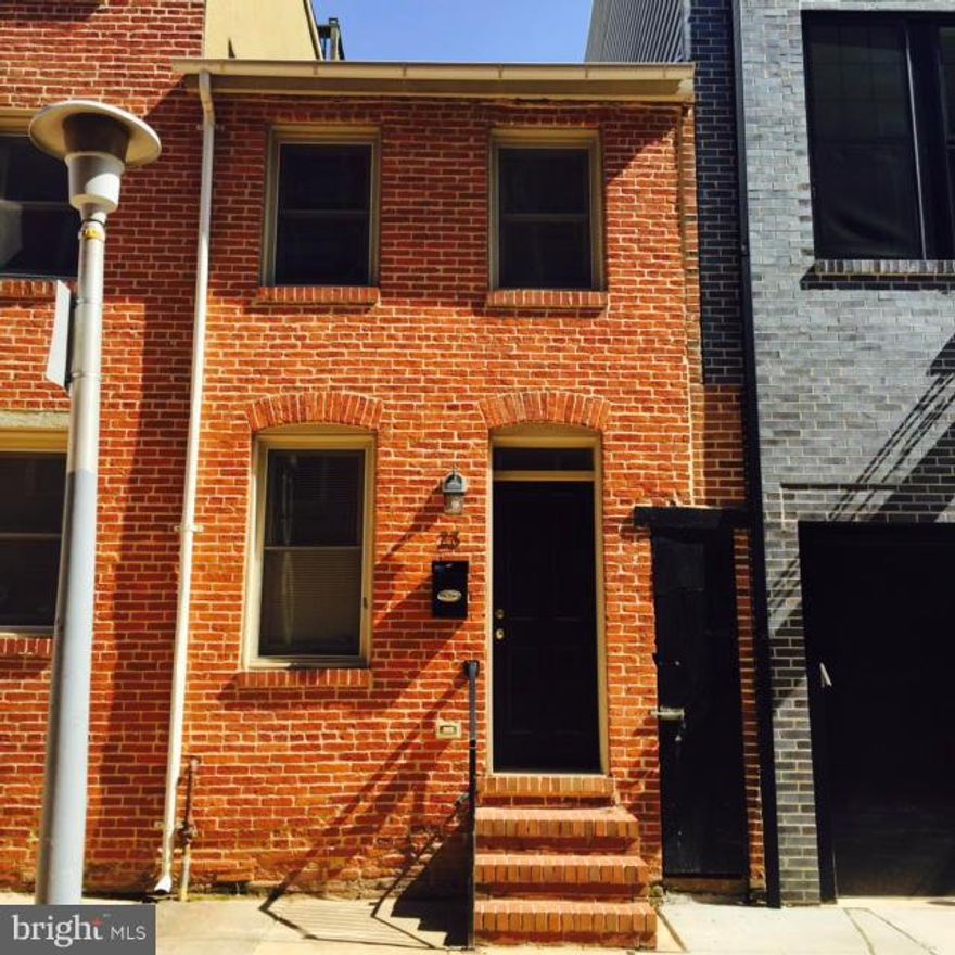 LOVELY AND LIGHT FILLED, THIS CHARMING HOME IS READY FOR YOU! FRESHLY RENOVATED AND PAINTED, THIS HAS ALL YOU NEED! COZY LIVING ROOM, LOVELY KITCHEN WITH SMART USE OF SPACE, FULL SIZED WASHER/DRYER, WOOD FLOORS THROUGH OUT, VAULTED CEILINGS, 2 BEDROOMS WITH TWO SEPARATE LUXURIOUS BATHROOMS, WONDERFUL REAR COURTYARD WITH TALL PRIVACY FENCE. TENANT PAYS $50 APP FEE TO BHHS HOMESALE.