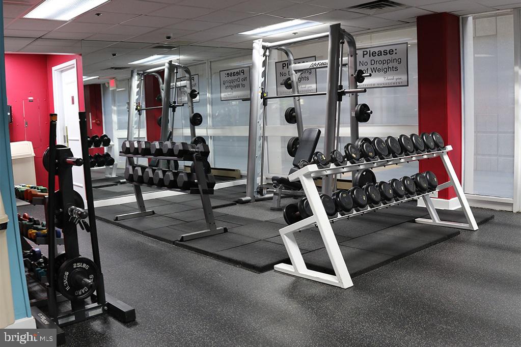 LOGAN SQUARE - Residential