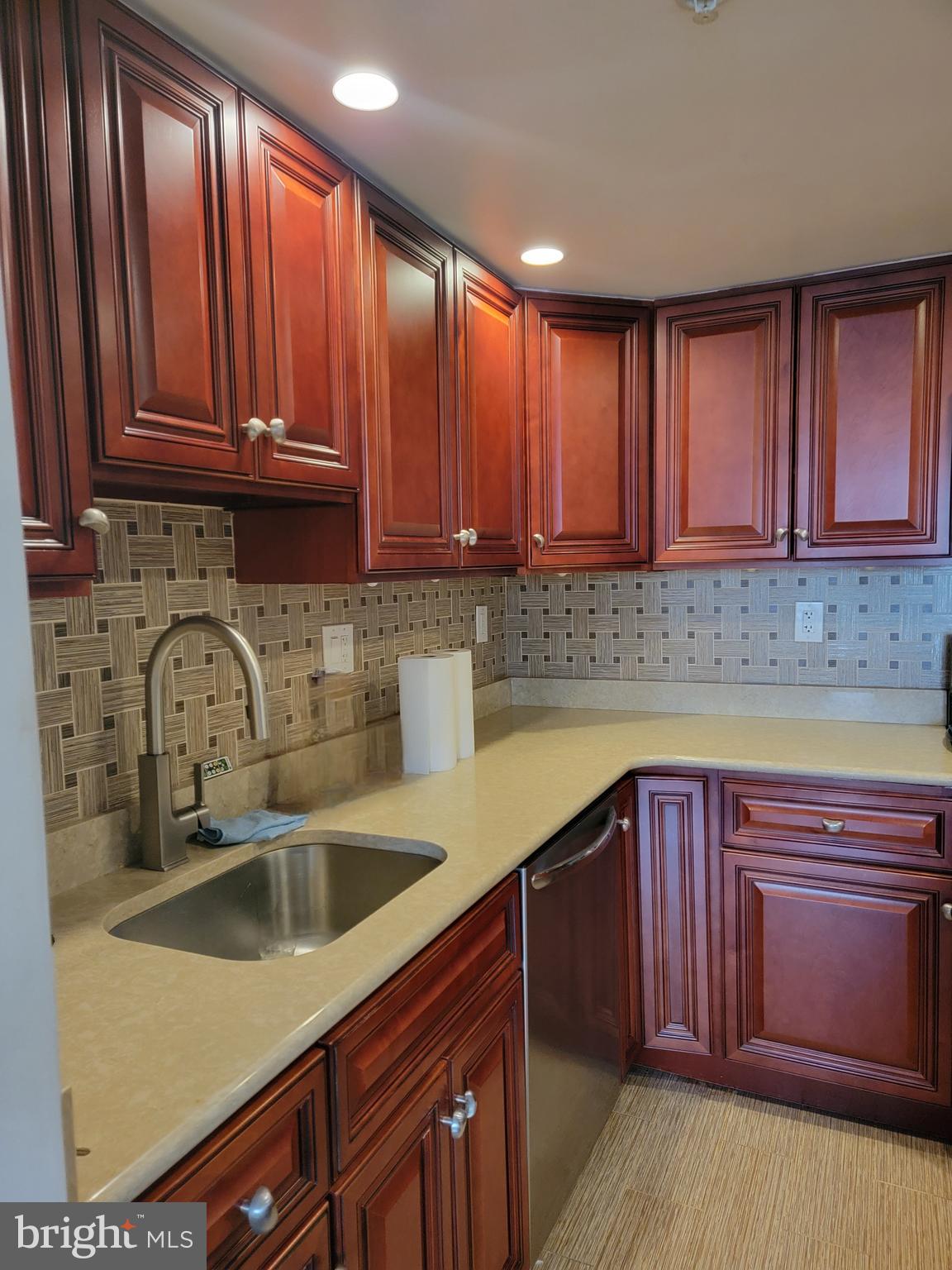 LOGAN SQUARE - Residential