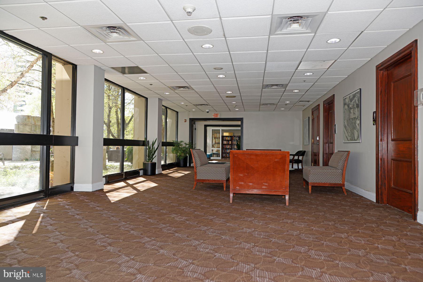 LOGAN SQUARE - Residential