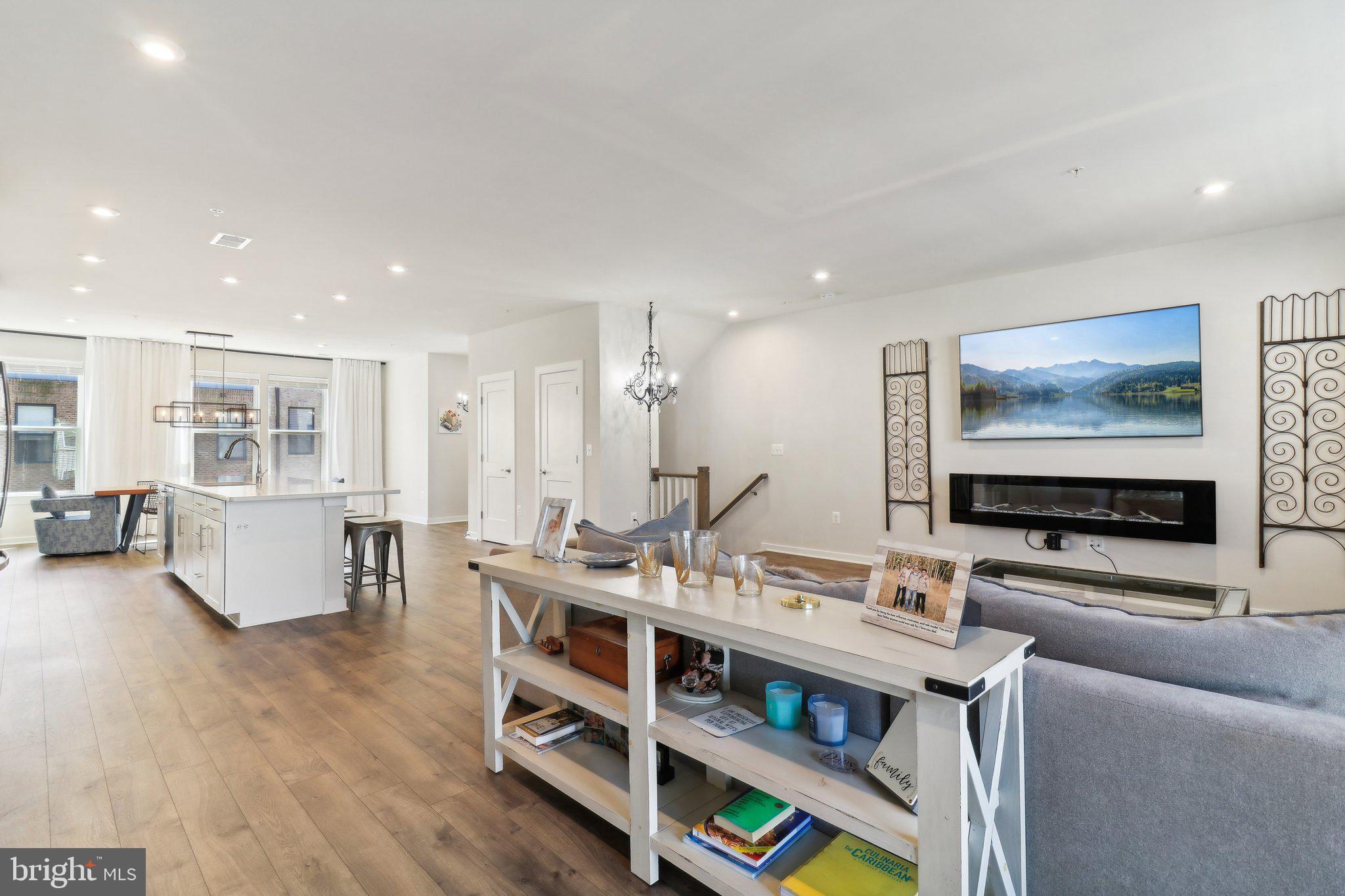 44501 WOLFHOUND SQUARE