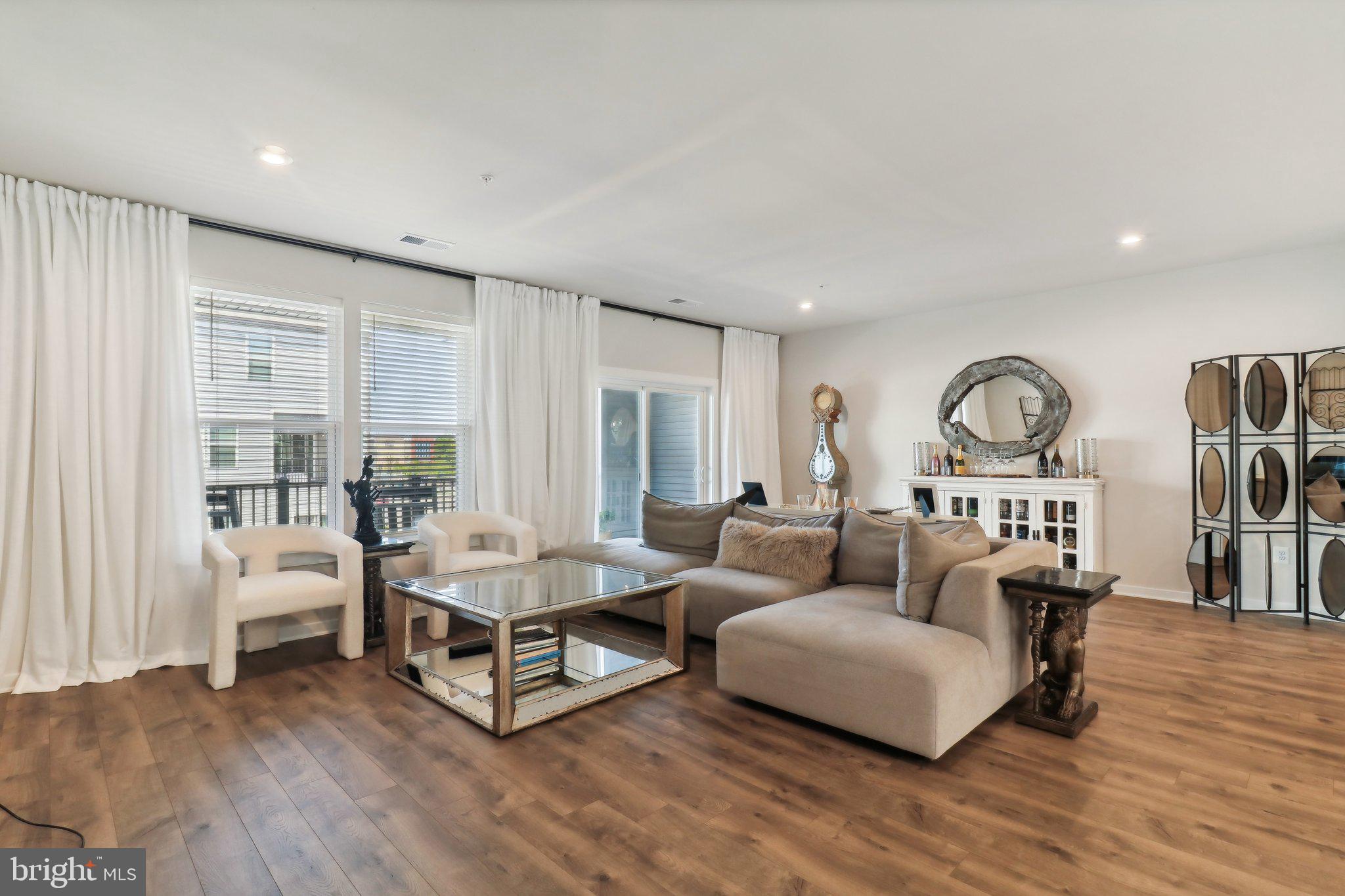 44501 WOLFHOUND SQUARE