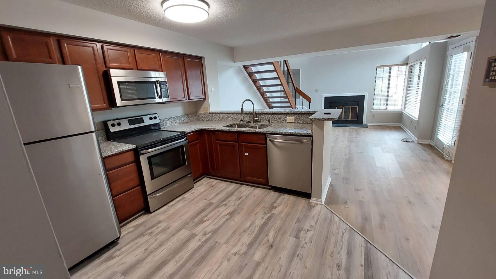 LAUREL LAKES - Residential