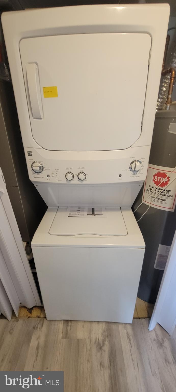 LAUREL LAKES - Residential