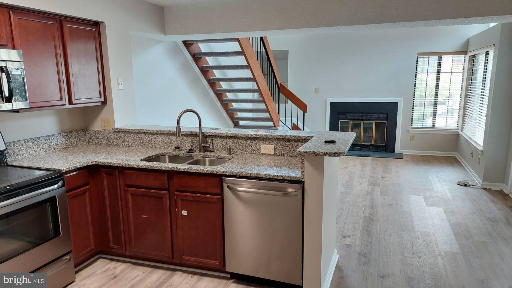 LAUREL LAKES - Residential