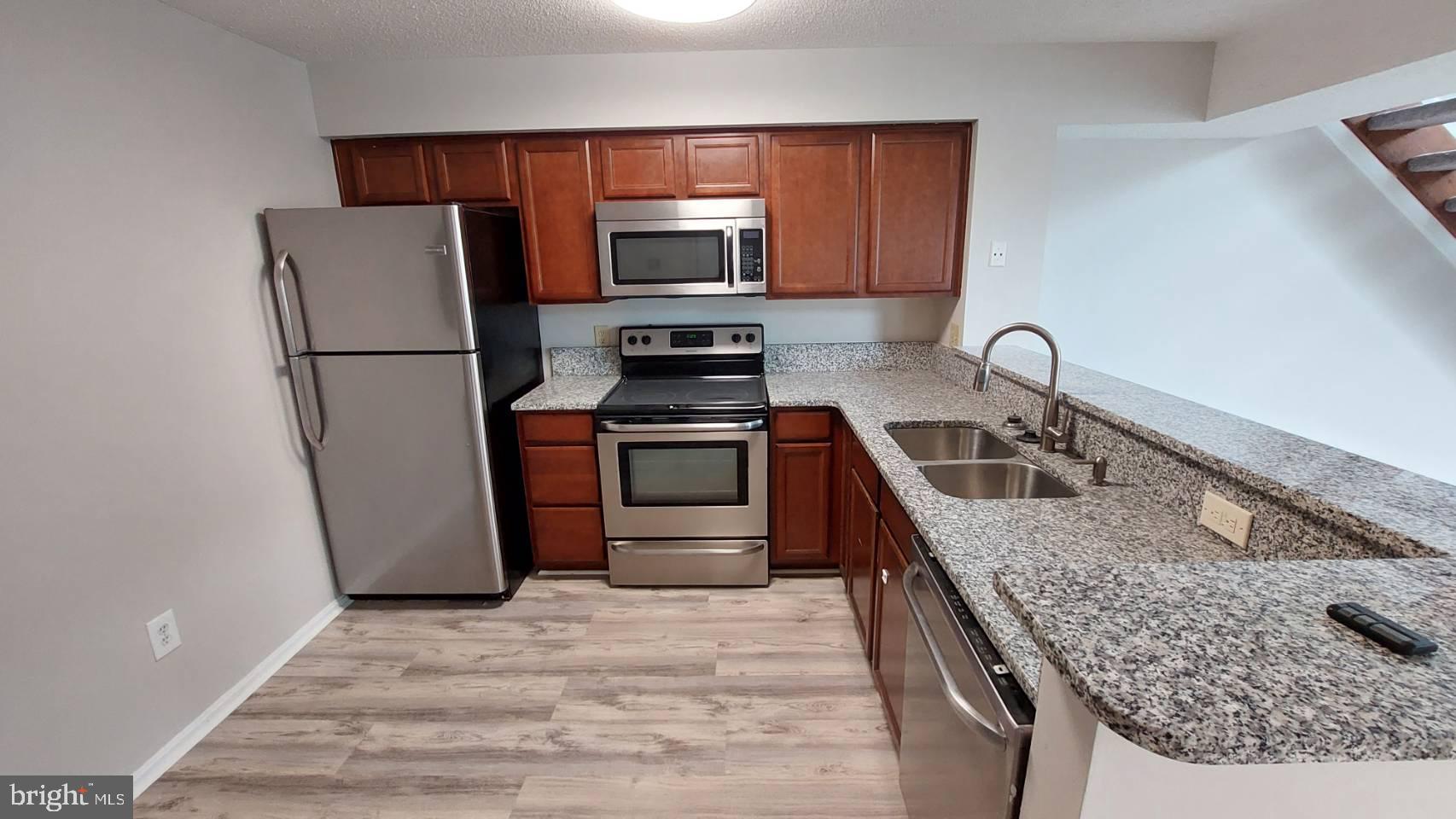 LAUREL LAKES - Residential