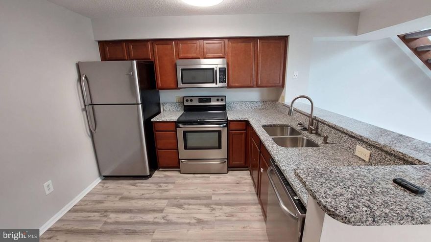 **Back on market, buyer could not perform** 
Freshly painted, spectacular 2 bed/2 bath unit, with an additional loft and 1 car garage.  Brand new luxury vinyl plank throughout the unit, and both bathrooms have been beautifully remodeled.   The appliances and HVAC have been replaced within the past several years.  Have additional peace of mind as the existing home warranty conveys with the property through Feb 2024!
Agent is related to the owner.