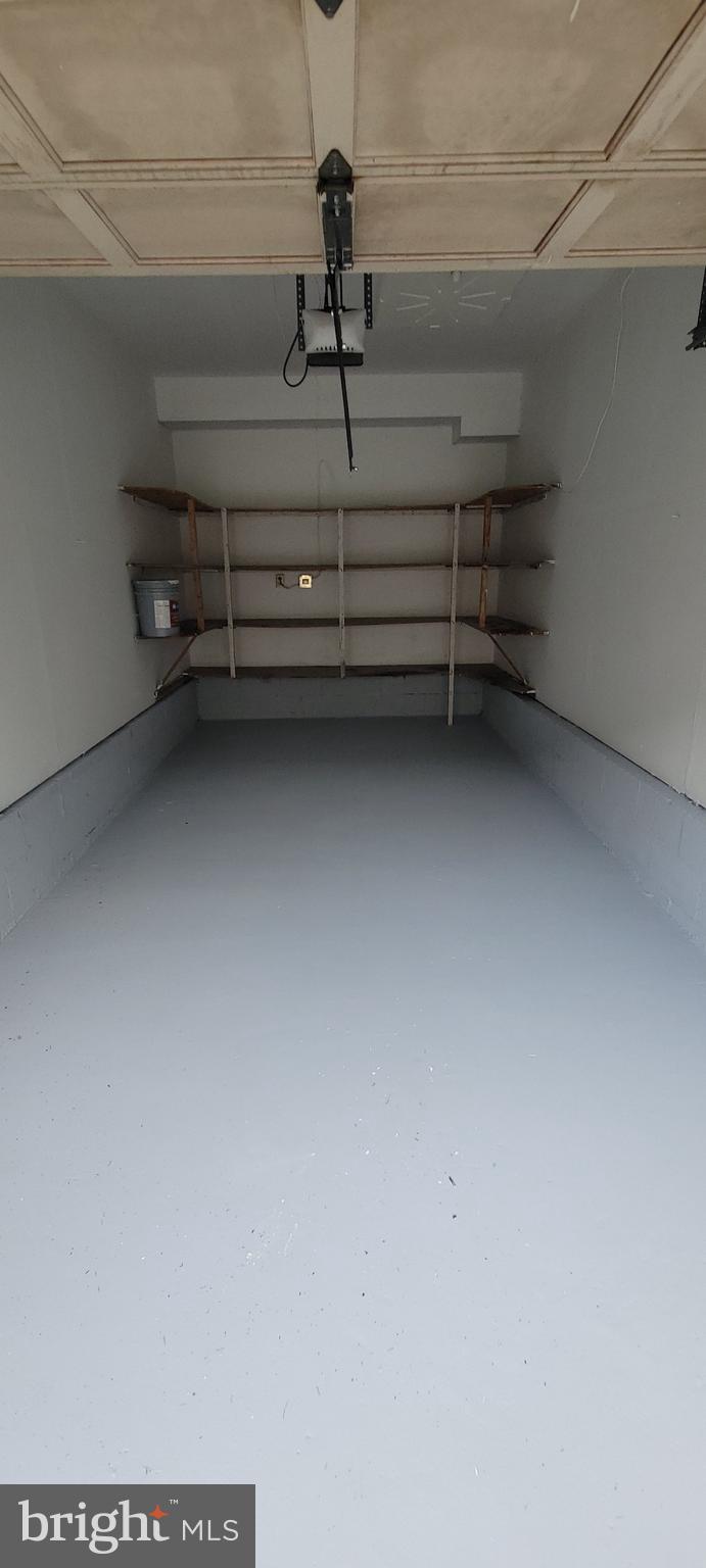 LAUREL LAKES - Residential