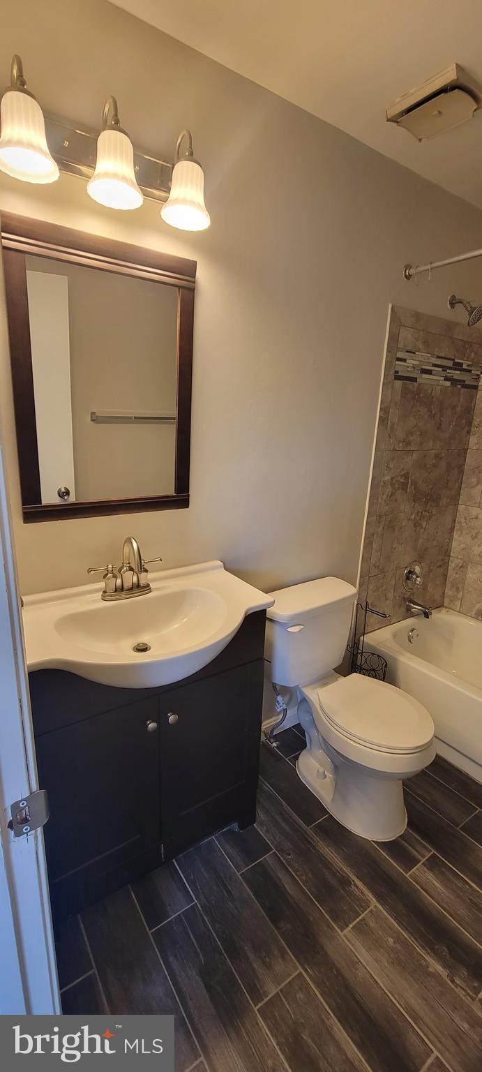 LAUREL LAKES - Residential