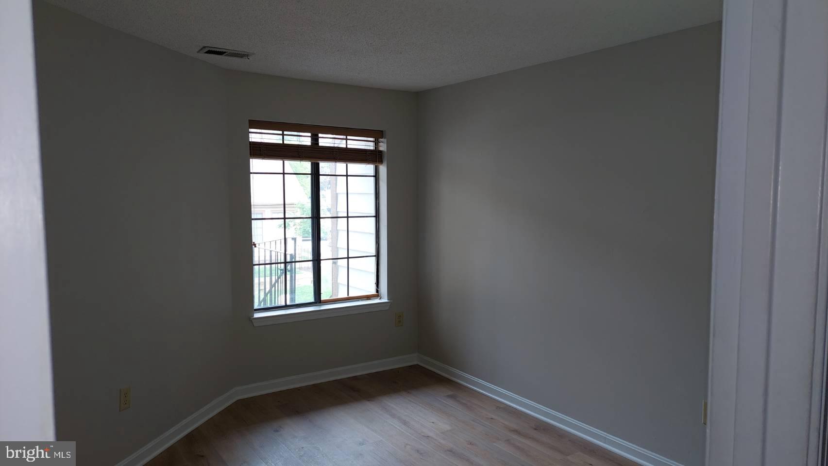 LAUREL LAKES - Residential