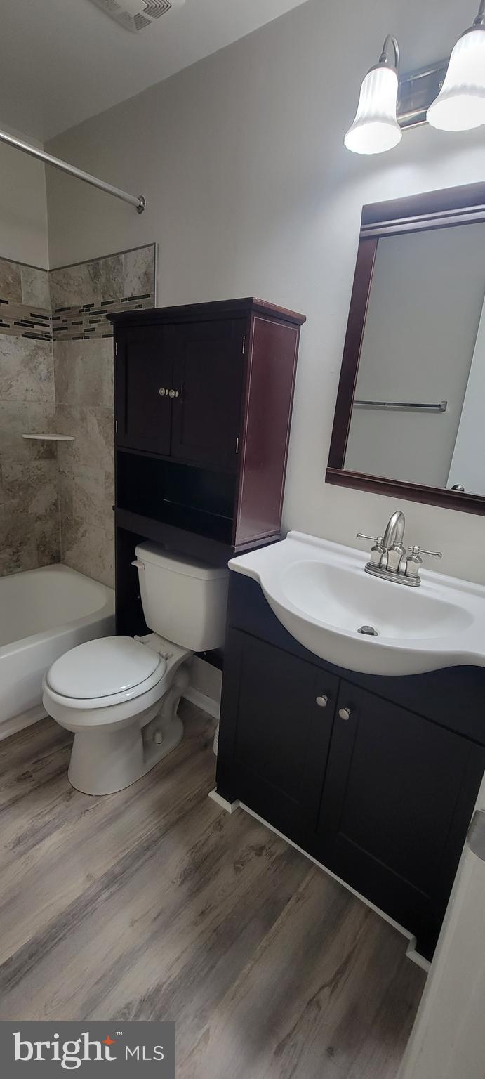 LAUREL LAKES - Residential