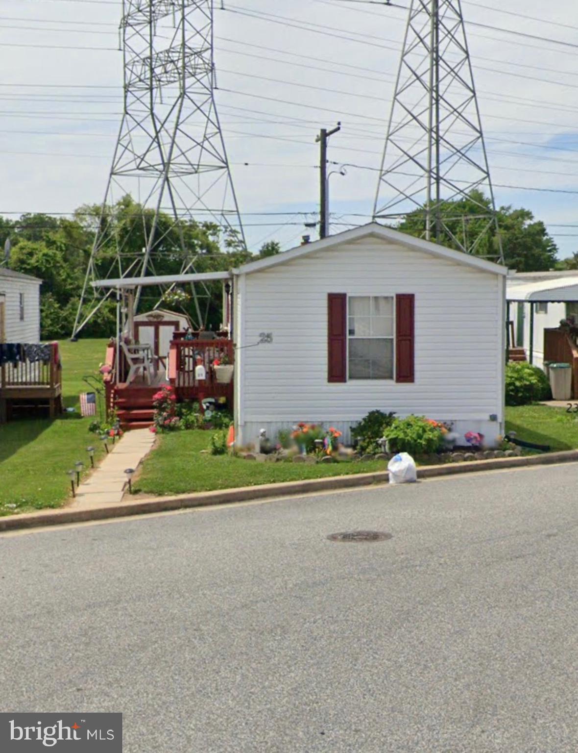 PRICE REDUCED! Beautiful 3 bedroom 2 full bath home with lots of counter space. New roof in 2024 , stove new in 2023 Washer and Dryer apx 5 years young. This is a must-see! Property Sold AS IS SELLER will not make any repairs. You must have Park Approval.