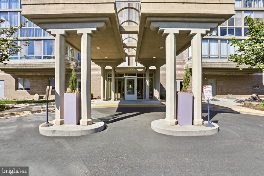 Rarely  available ground unit located in highly coveted 55+ Riverview at Lansdowne Woods Gated Community.  Spacious, stunning, elegant and functional unit with 2 bedrooms and 2 full baths.  This unit has its own private yard space outside the enclosed sunroom for your own flower garden.  Which also makes for an easy exit in case of fire or any other emergency.  The entire unit has fresh paint, both bedrooms have new carpet, kitchen/dining area has new flooring.  The kitchen flooring was replaced a few years back.  New cabinetry in primary bath.  All faucets in kitchen and bathrooms are new with shut off valves.  New range and microwave is less than 2 years old.