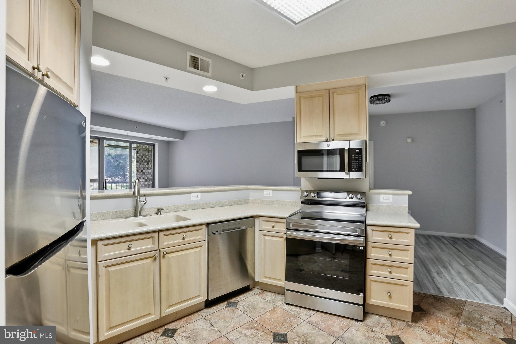 RIVERVIEW AT LANSDOWNE WOODS - Residential