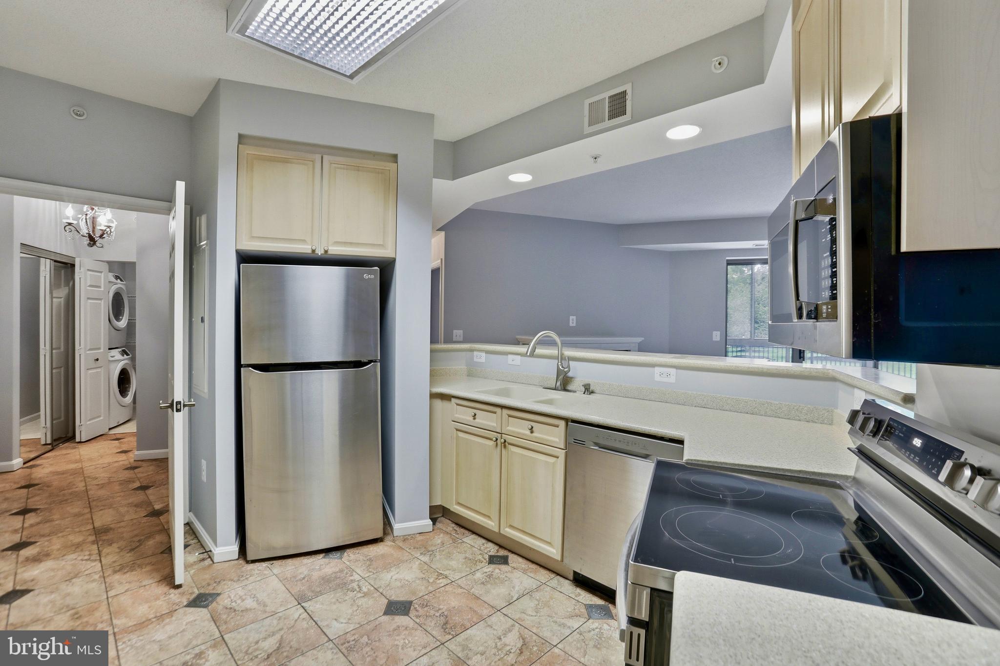 RIVERVIEW AT LANSDOWNE WOODS - Residential