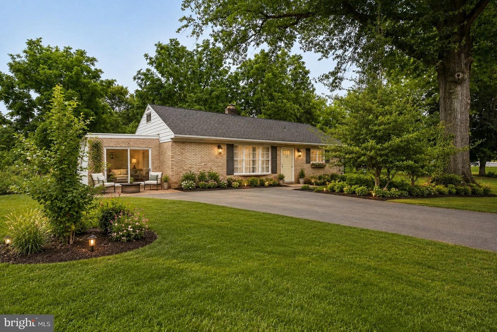 Photo of 2 Gable Park Road, LANCASTER, PA 17603 (MLS # PALA2091432)