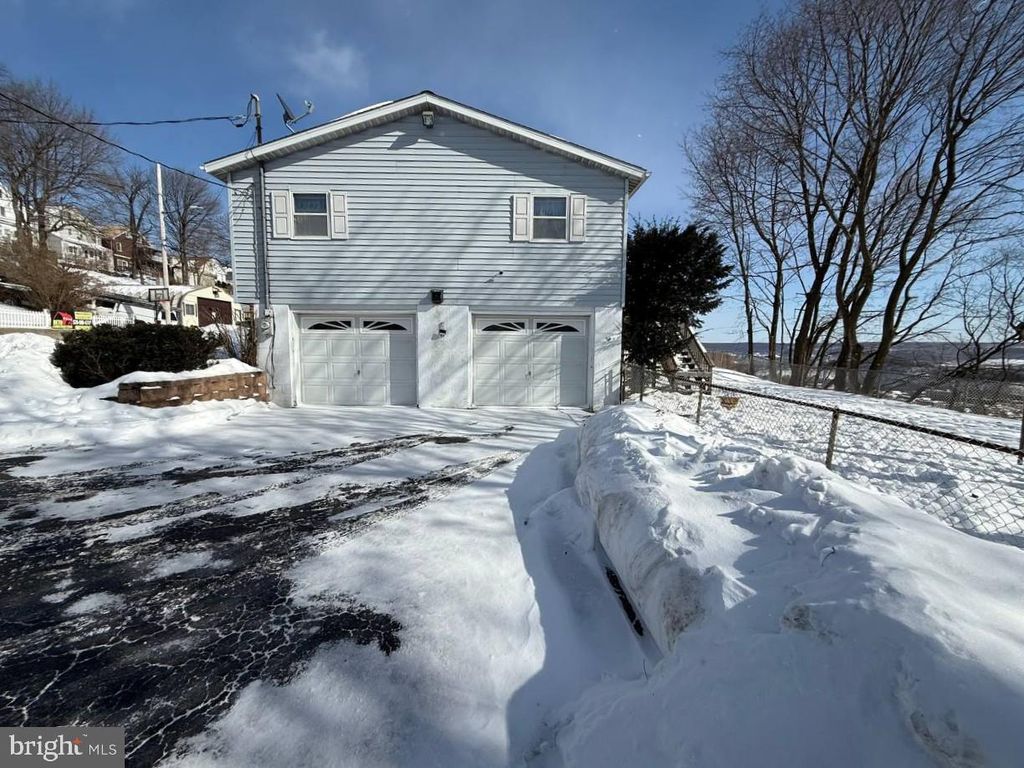 Photo of 144 Pennsylvania Avenue, SHENANDOAH, PA 17976 (MLS # PASK2025428)