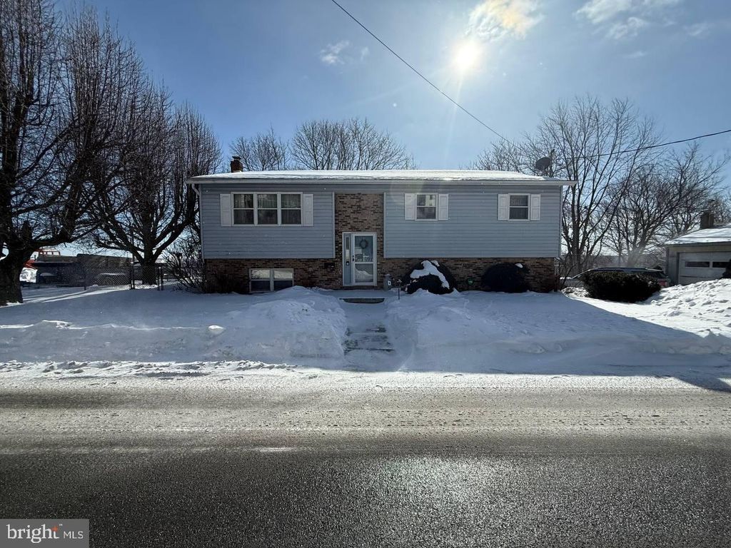 Photo of 144 Pennsylvania Avenue, SHENANDOAH, PA 17976 (MLS # PASK2025428)