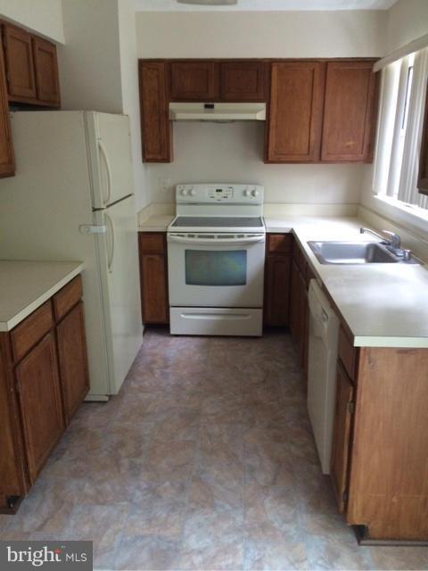 GLEN ORA - PLAT 9 - Residential Lease