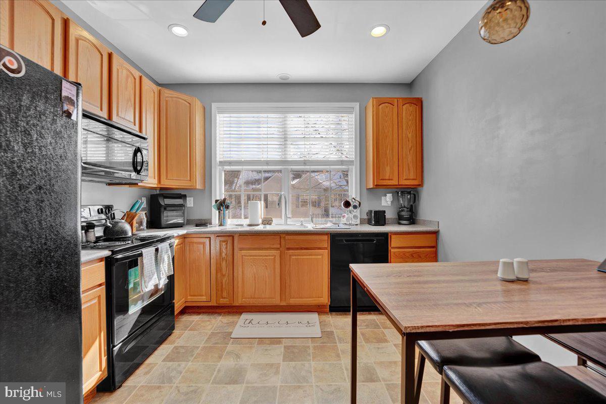 FRENCH CREEK TOWNH - Residential