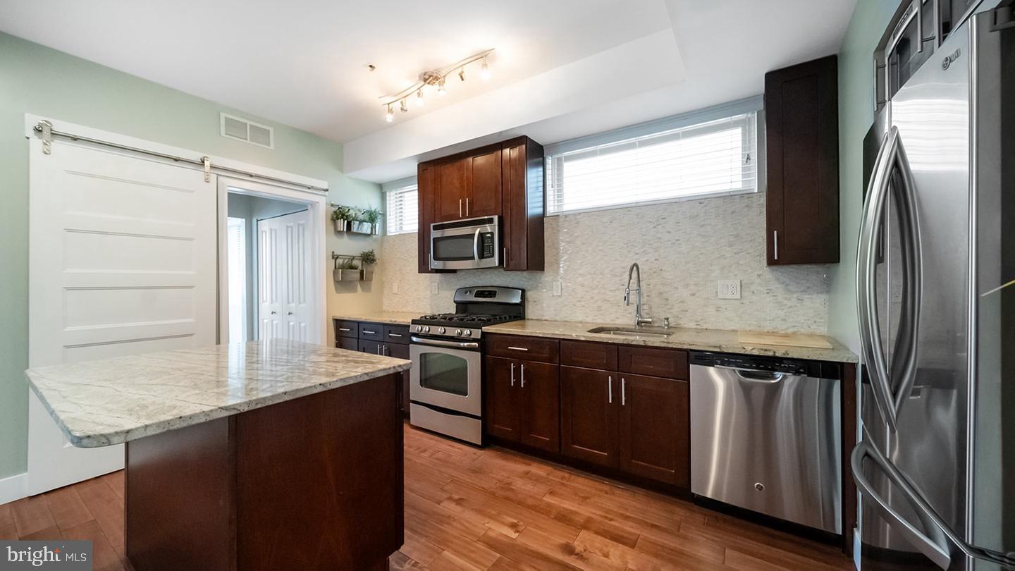 906 N 16TH STREET 3R