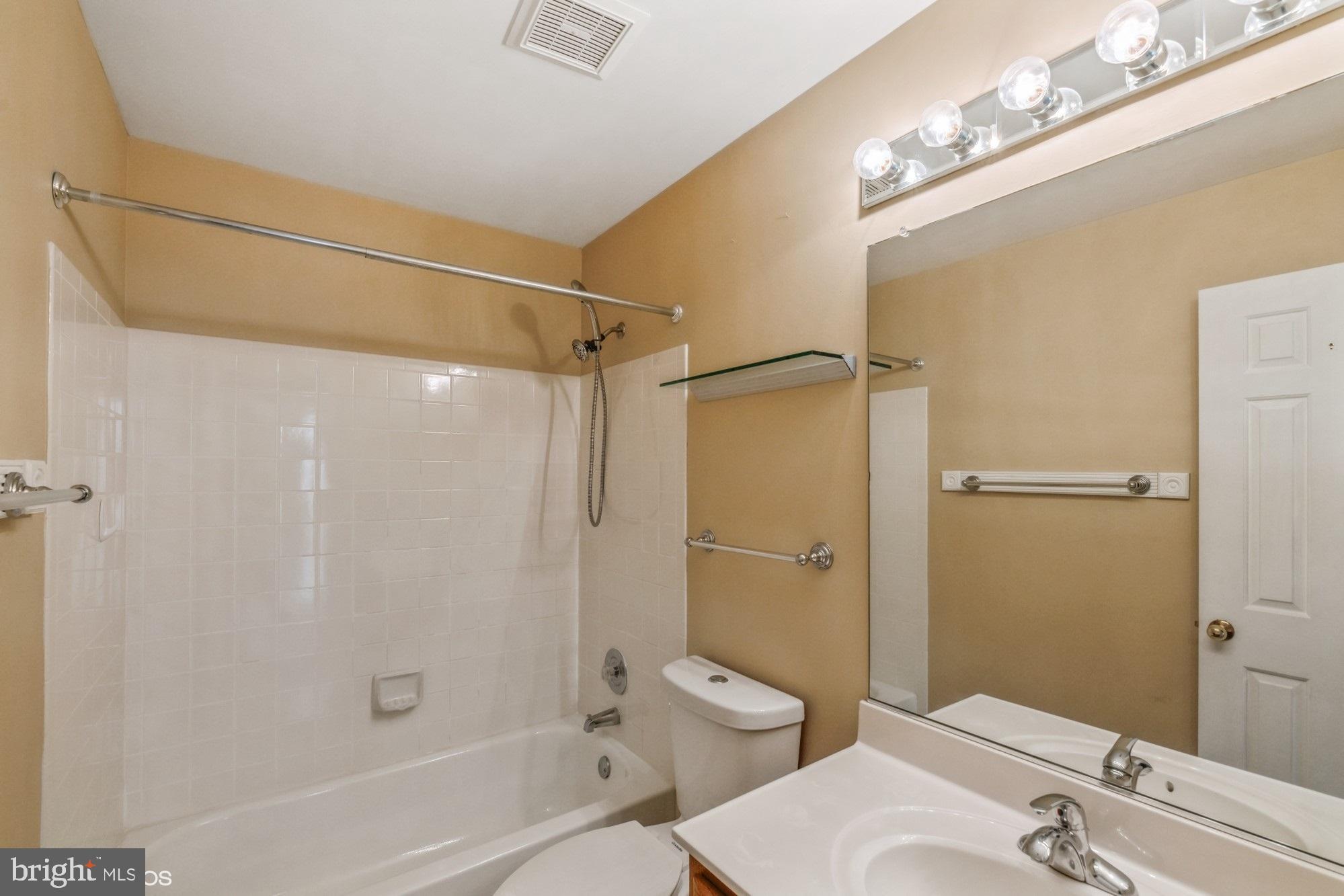 STRATFORD PLACE AT KINGS - Residential Lease