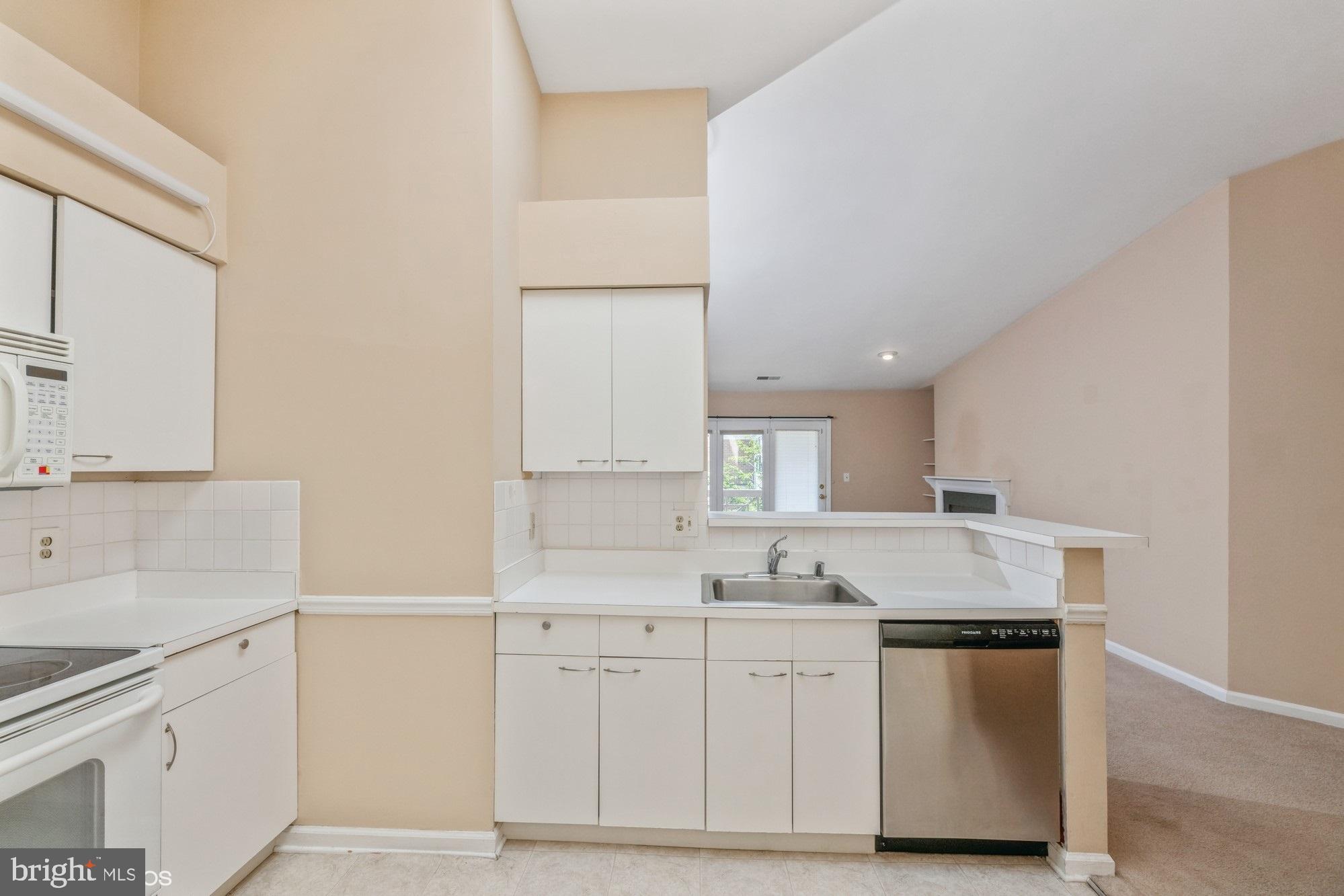 STRATFORD PLACE AT KINGS - Residential Lease