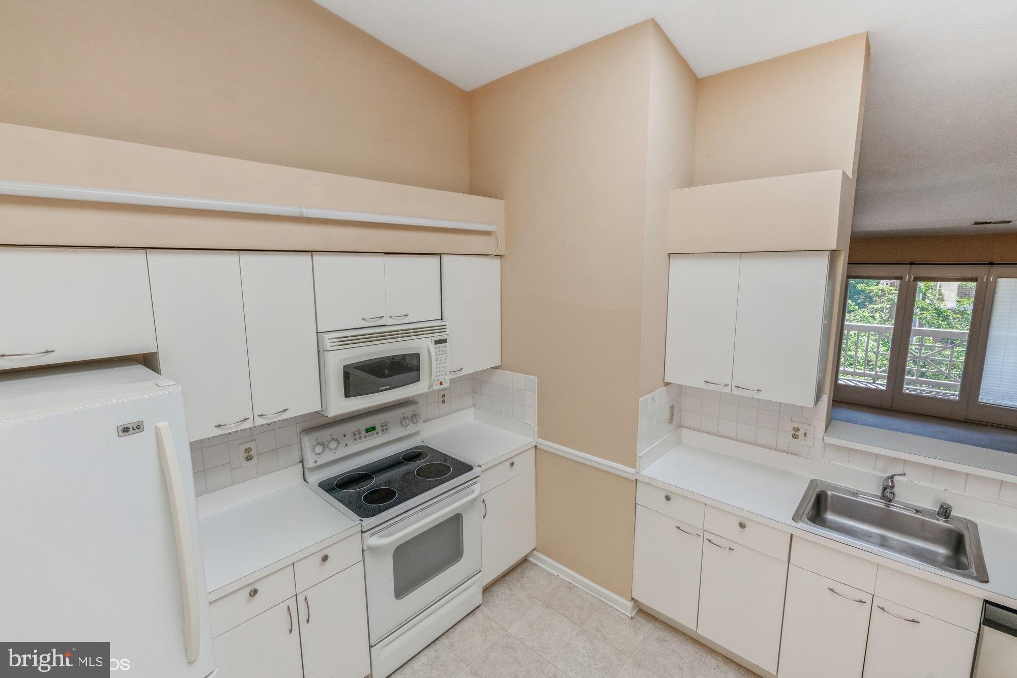 STRATFORD PLACE AT KINGS - Residential Lease